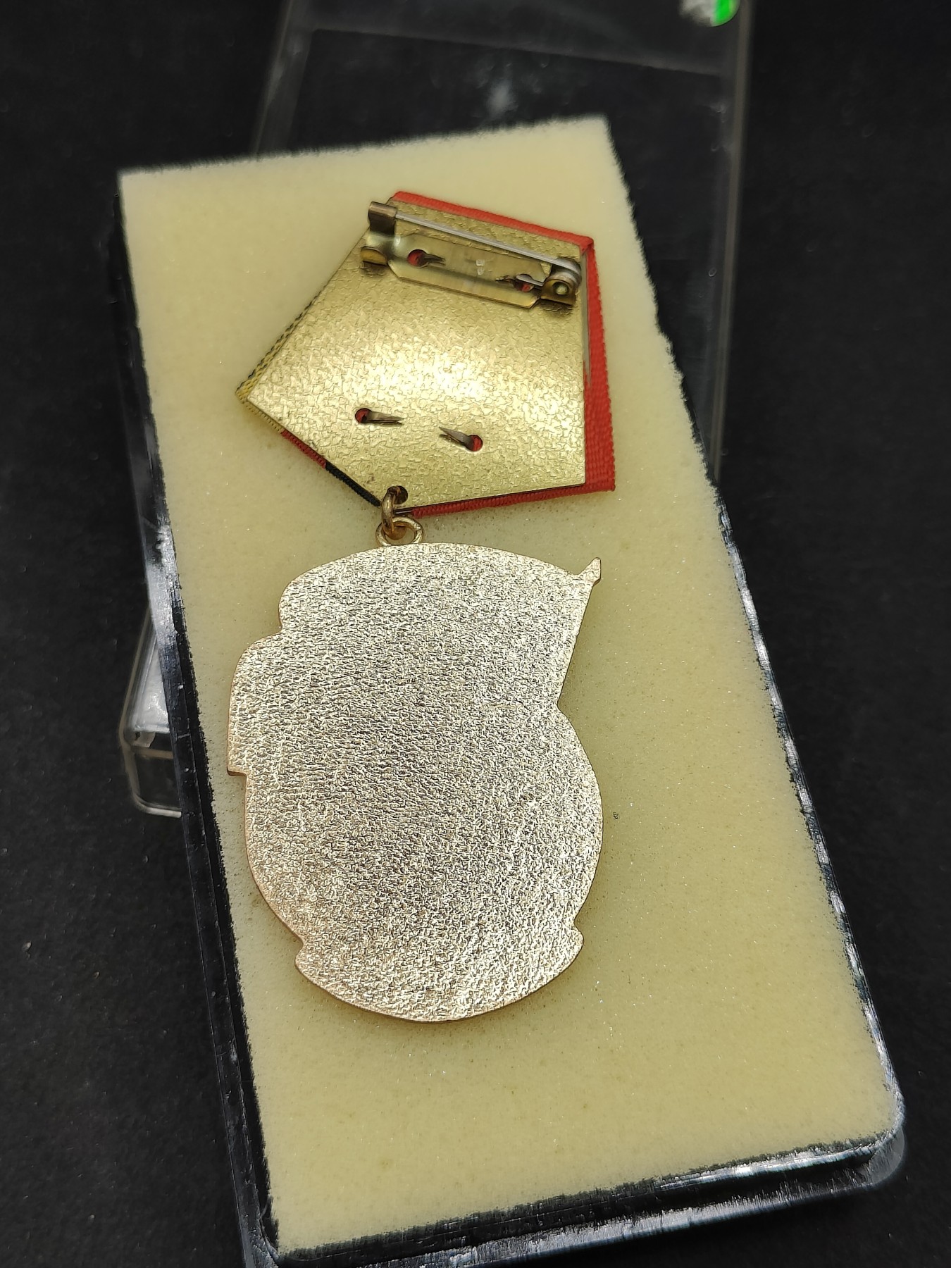 全场0元起拍 第84期 咸鱼国勋章拍卖专场 8月23日（周三）下午6：00开始 东德三级劳动旗帜勋章