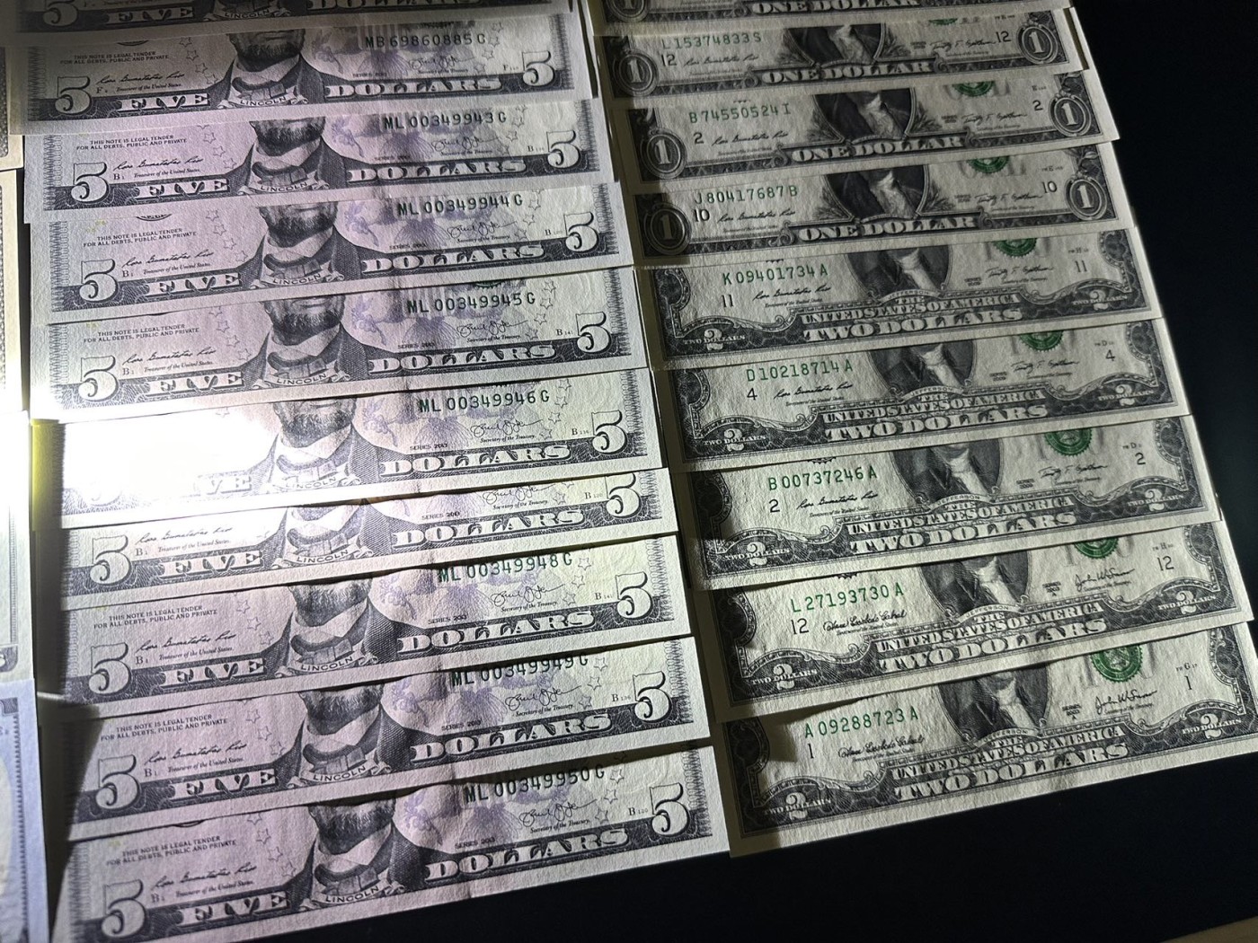 《外钞收藏家》第二百九十二期（连拍第三场） 27张美元 212元 最新汇率起拍 全部是2013年 个别有潮