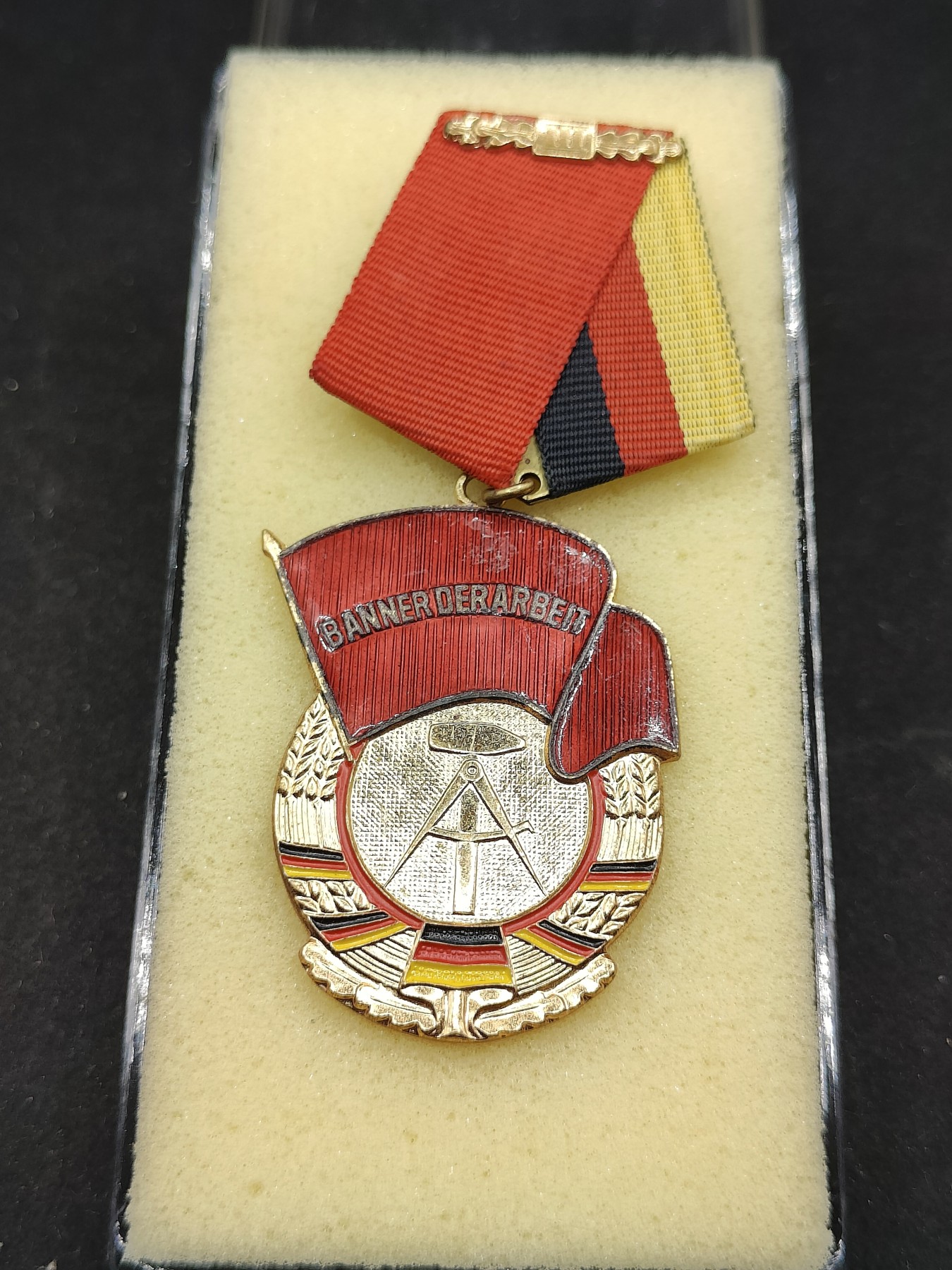 全场0元起拍 第84期 咸鱼国勋章拍卖专场 8月23日（周三）下午6：00开始 东德三级劳动旗帜勋章