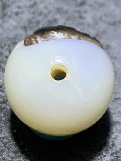 精美高玉化亚光海洋玉髓手工俏色巧雕一念之间圆珠一个！ 精美高玉化亚光海洋玉髓手工俏色巧雕一念之间圆珠一个！