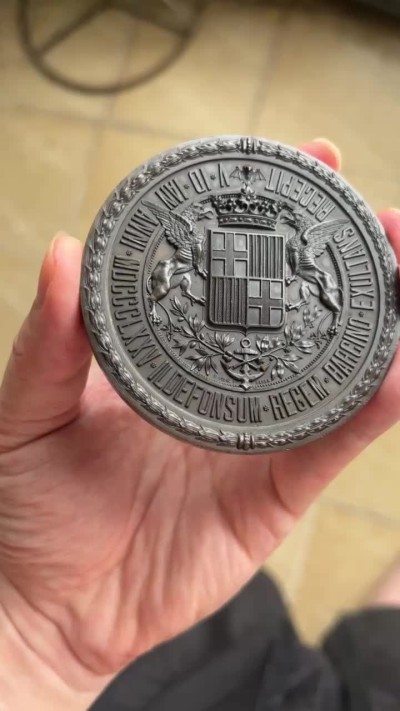 万国钱币拍卖第014期（奢华币宴第一季） NGC MS62 1875年西班牙阿方索十二世访问巴塞罗那纪念大铜章 74MM 166G 此版本为官方发型 精美程度异常出彩 章面的每一毫米都是雕刻师的精工之作 爱不释手
