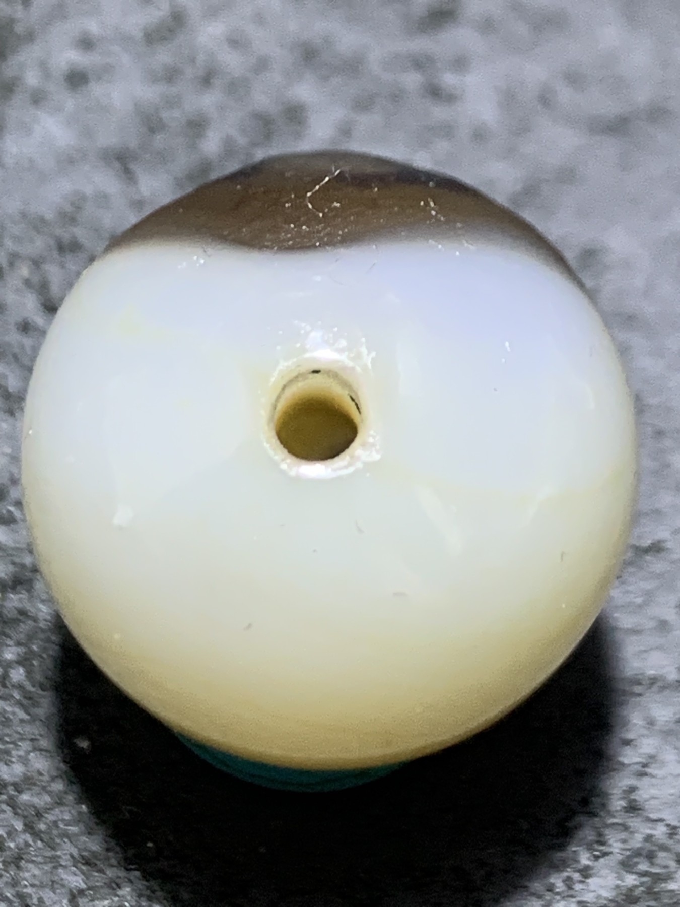 精美高玉化亚光海洋玉髓手工俏色巧雕一念之间圆珠一个！