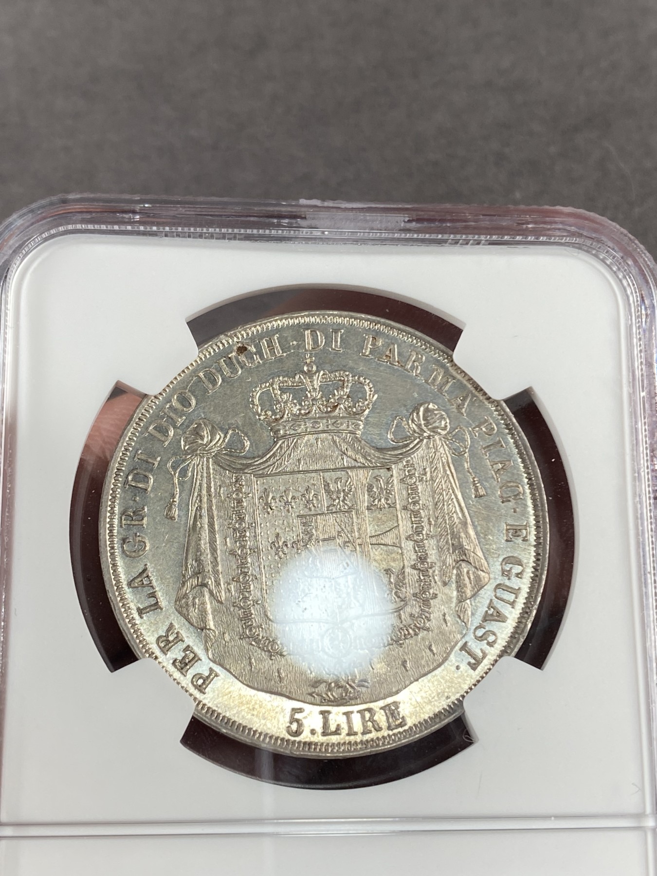 万国钱币拍卖第014期（奢华币宴第一季） NGC MS62 意大利1815年帕尔马5里拉，正面肖像为帕尔马女大公拿破仑夫人玛利亚露易斯，背面为帕尔马公国繁复华丽的纹章，类镜面质感，非常美丽。