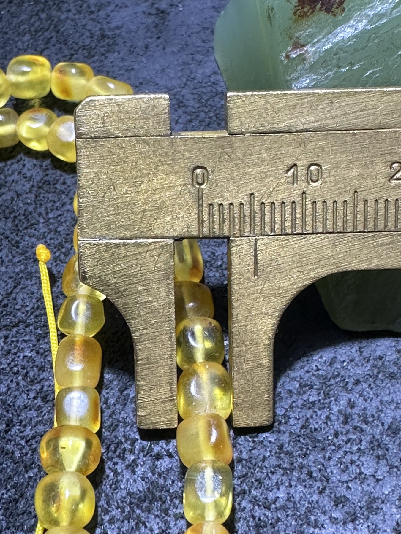 精美天然乌克兰随形蜜蜡多圈手串一条！