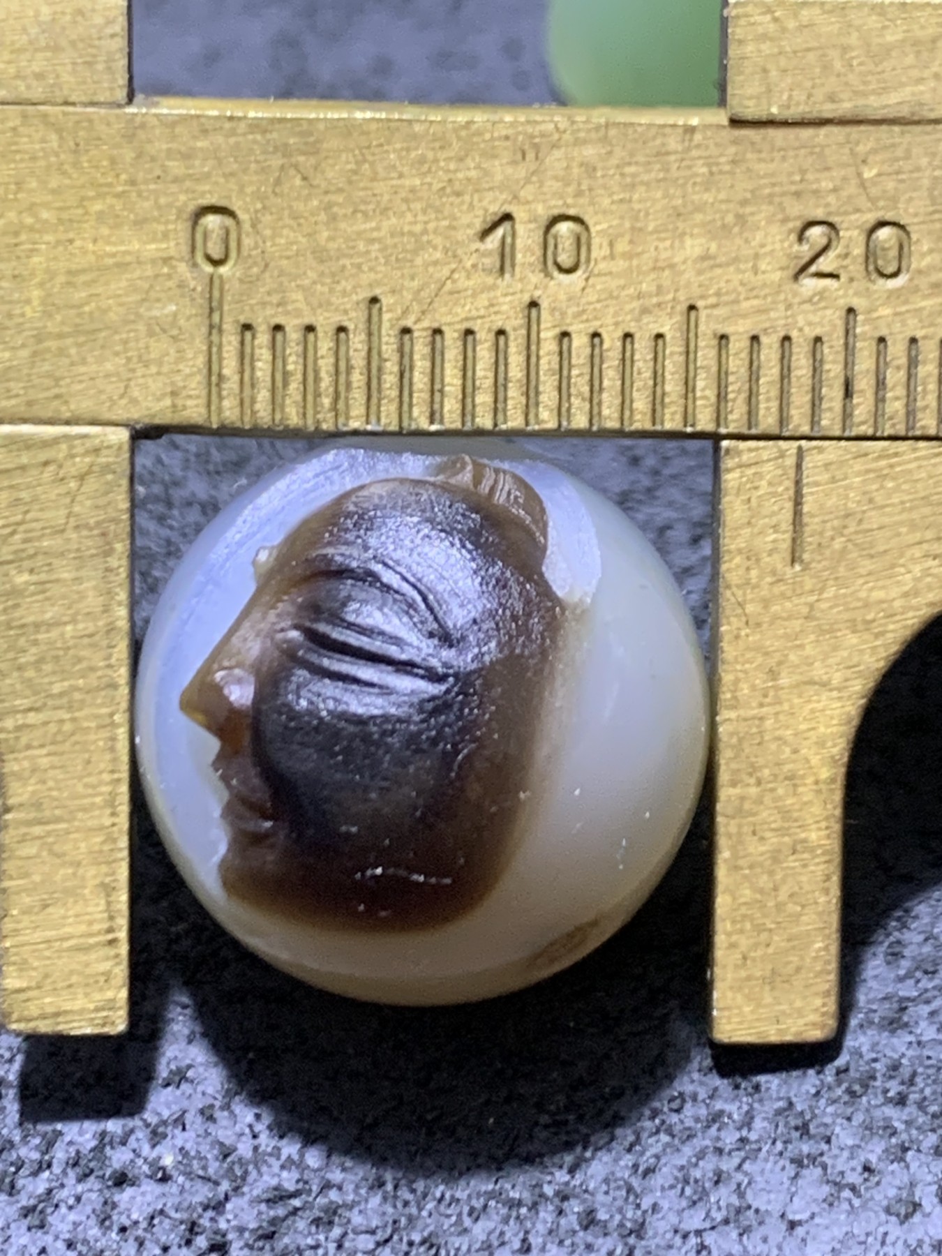 精美高玉化亚光海洋玉髓手工俏色巧雕一念之间圆珠一个！