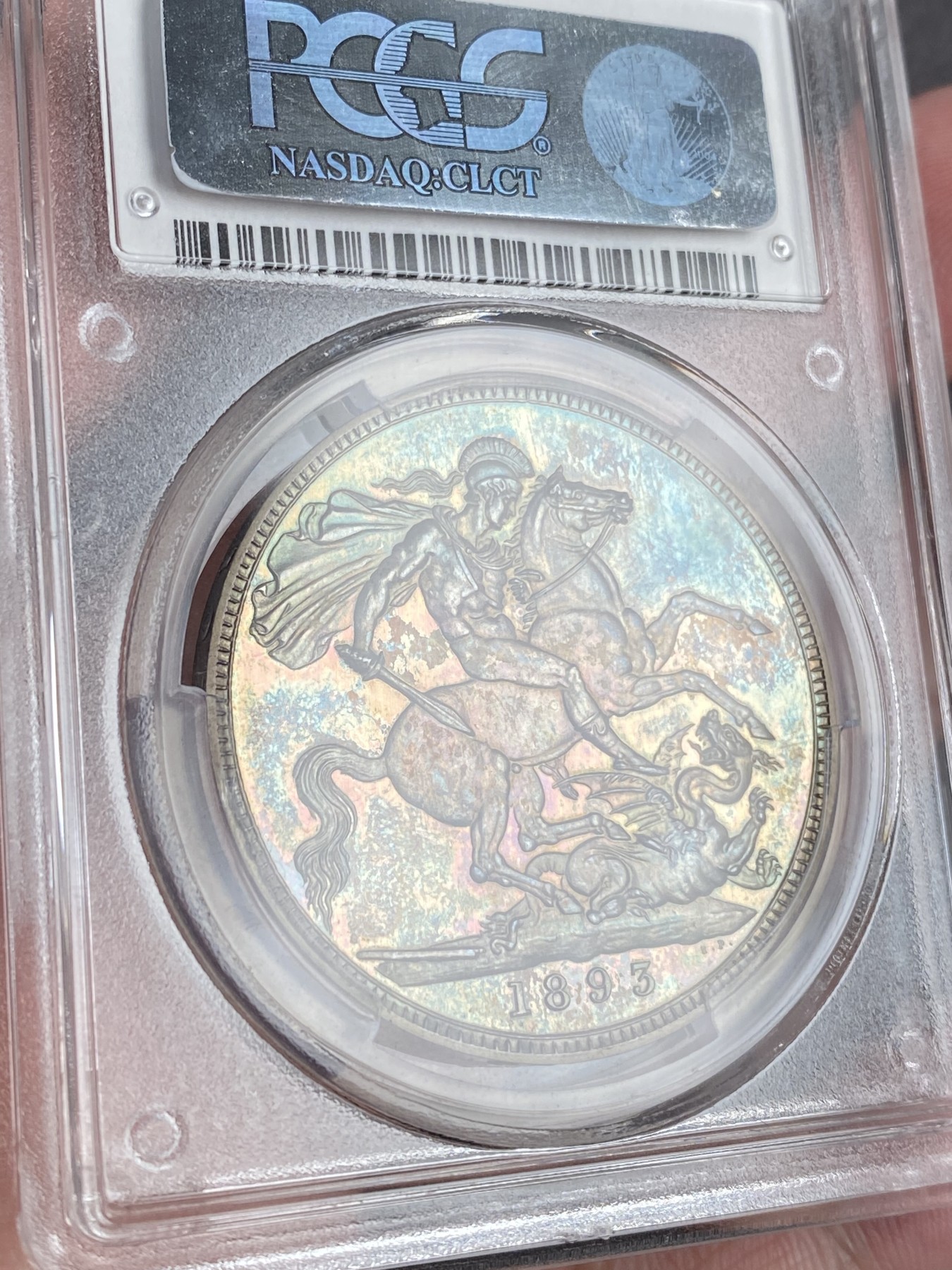 万国钱币拍卖第014期（奢华币宴第一季） PCGS PR64 1893年英国维多利亚女王披纱马剑1克朗 精致+镜面+原盒五彩=收藏 不用多介绍 这样的组合无法不让人心动