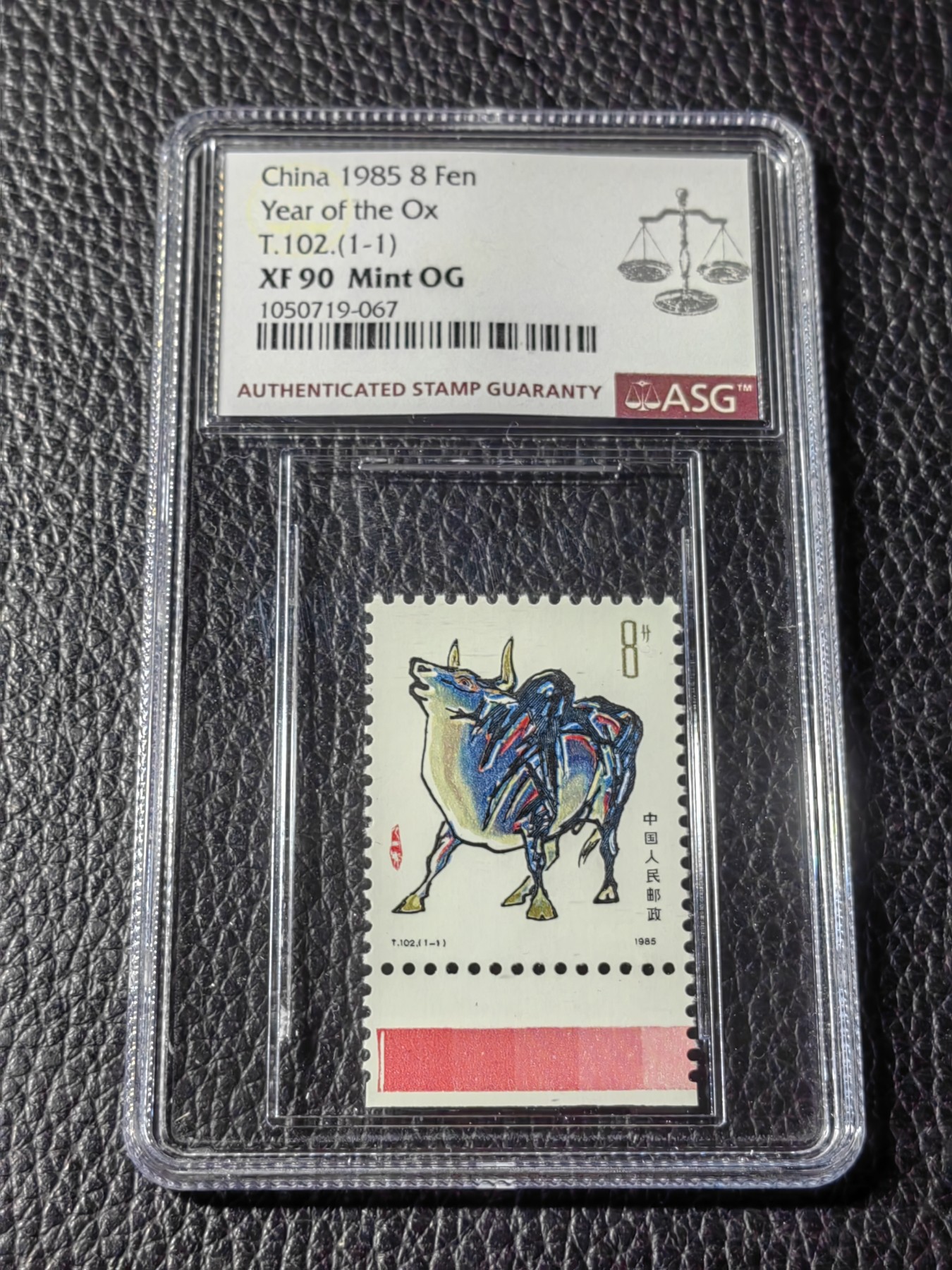 洪涛臻品批发群 精选邮票限时拍卖第三百五十五期  【色标精品】T102一轮生肖牛 满红色标 ASG90高分一枚，一轮生肖精品票，配套必备，超人气品种，喜欢不要错过。【一手出分，壳子完好无划痕，藏家首选】