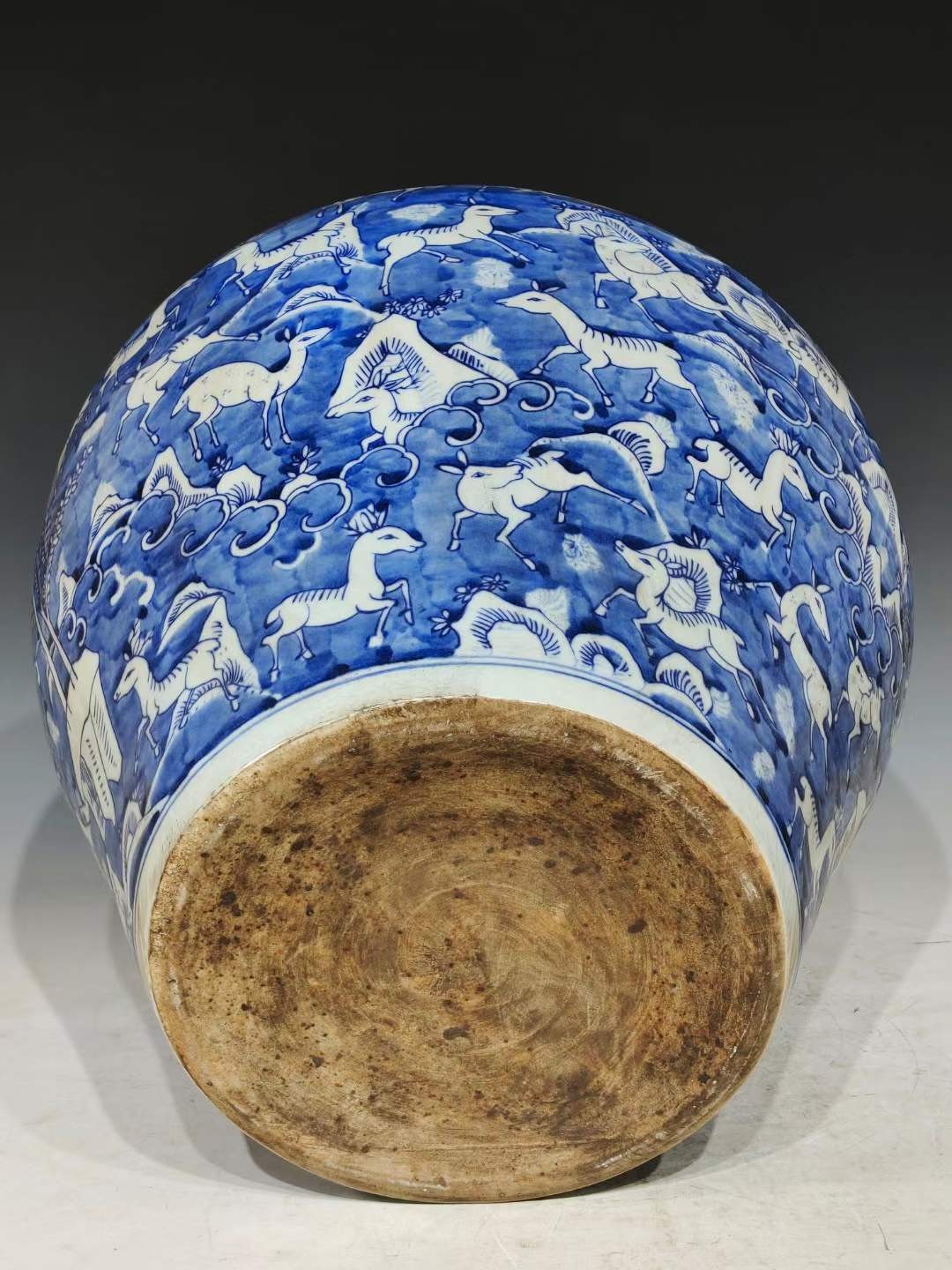 美品.款式“大明嘉靖年制”精工细作满工青花百鹿纹盖罐 美品.款式“大明嘉靖年制”精工细作满工青花百鹿纹盖罐