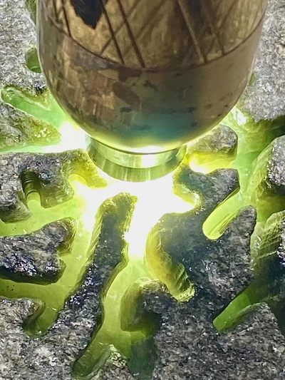 AF-FQ006    6.3公斤老敞口莫西沙开窗冰晴手镯料，整个料子无裂，品相完美，打灯冰透，可玩冰晴手镯的料哦，性价比高高，喜欢的朋友速秒， AF-FQ006    6.3公斤老敞口莫西沙开窗冰晴手镯料，整个料子无裂，品相完美，打灯冰透，可玩冰晴手镯的料哦，性价比高高，喜欢的朋友速秒，