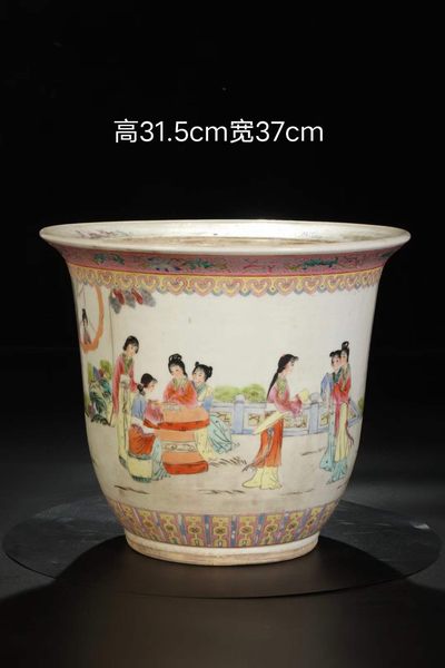 民国时期粉彩人物纹花盆，器形规整，老化明显，品相完整，成色如图 - 民国时期粉彩人物纹花盆，器形规整，老化明显，品相完整，成色如图
