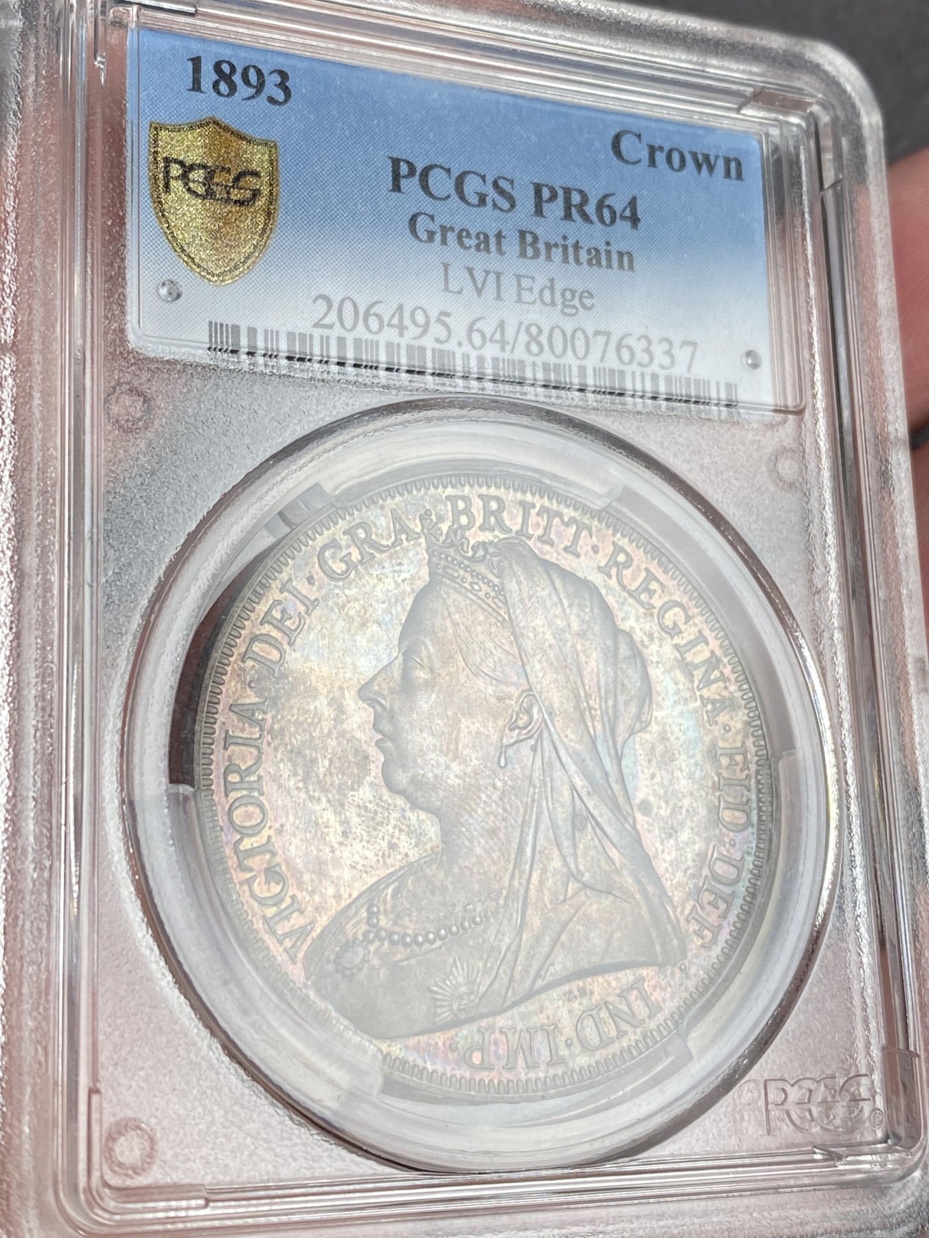 万国钱币拍卖第014期（奢华币宴第一季） PCGS PR64 1893年英国维多利亚女王披纱马剑1克朗 精致+镜面+原盒五彩=收藏 不用多介绍 这样的组合无法不让人心动