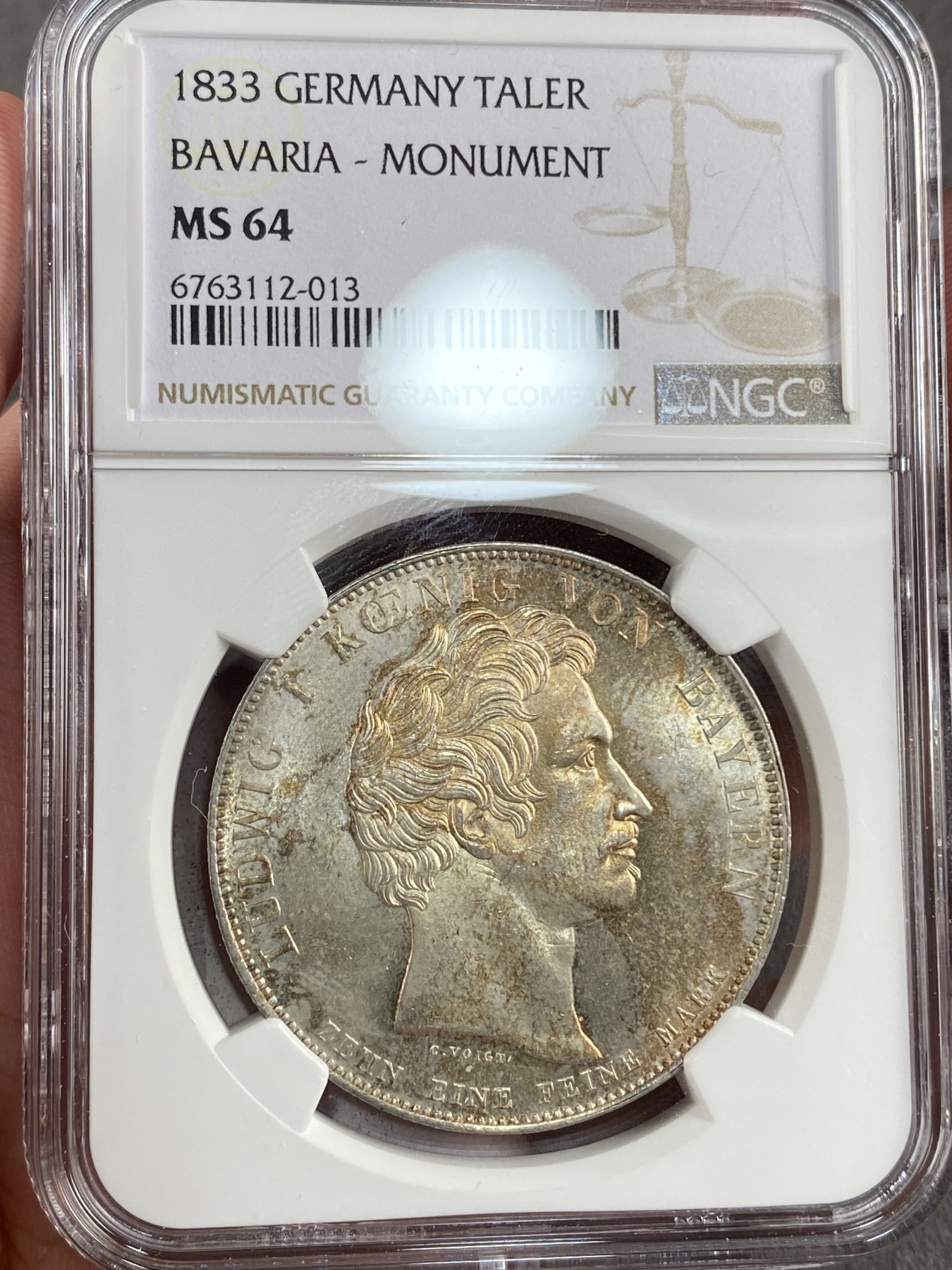 万国钱币拍卖第014期（奢华币宴第一季） NGC MS64 1833巴伐利亚纪念碑历史泰勒，该纪念碑现存于德国巴伐利亚州慕尼黑市区，为了纪念在对俄战役中阵亡的将士而建。黄油转光，顶级品相，亚军分，更高只有2枚。