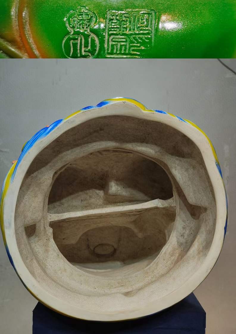 美品·款识“德化·何朝宗制”精工细作满工德化窑白瓷描金“西方三圣”坐像。