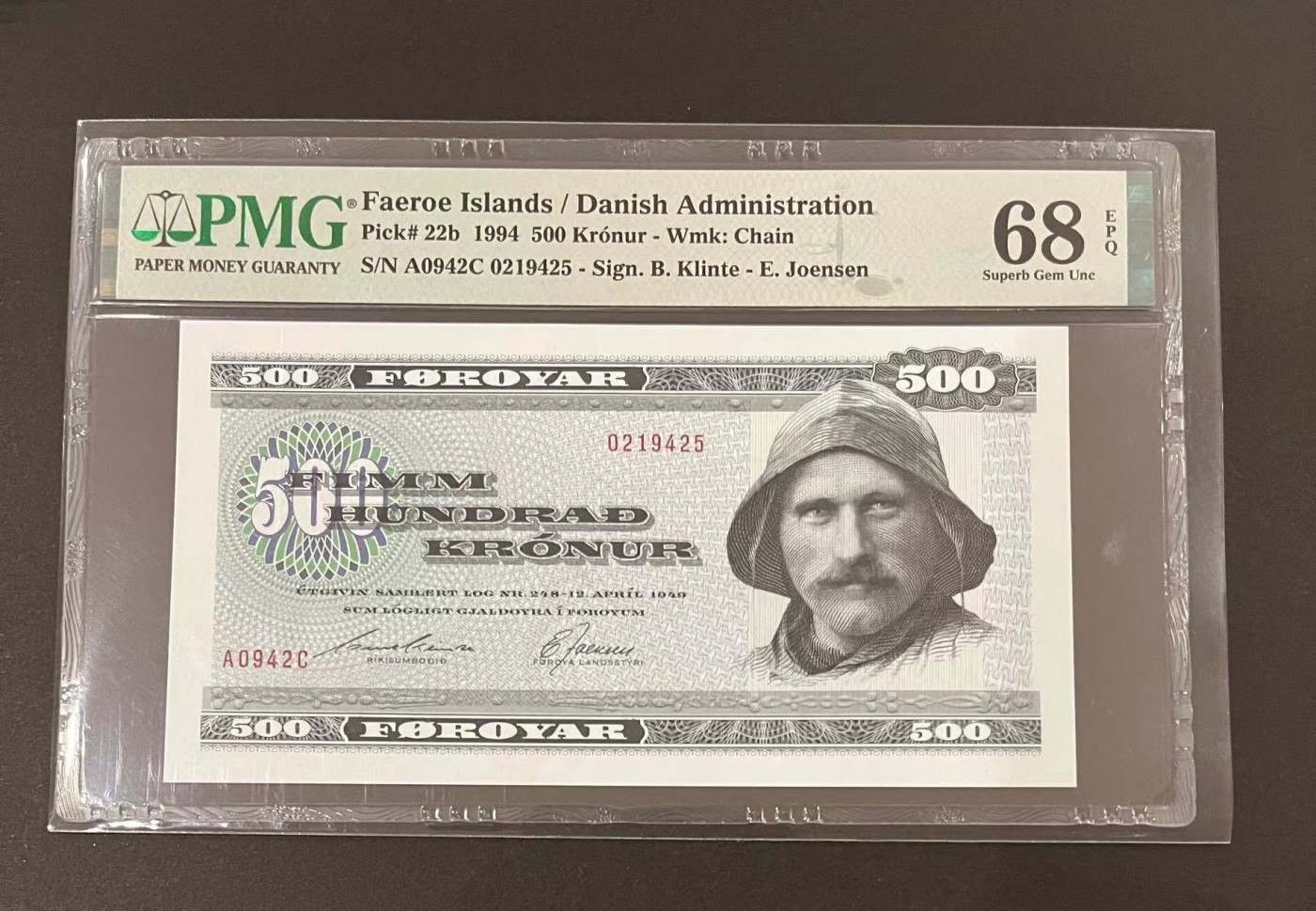 收藏联盟Quantum Auction 第283期拍卖  法罗群岛1994年500克朗 PMG68 A0冠 高分稀少 亚军分仅1张更高 素描画风格 背面线条均为高品质油墨凹印