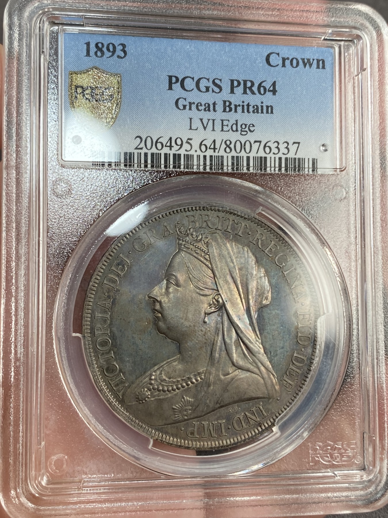 万国钱币拍卖第014期（奢华币宴第一季） PCGS PR64 1893年英国维多利亚女王披纱马剑1克朗 精致+镜面+原盒五彩=收藏 不用多介绍 这样的组合无法不让人心动