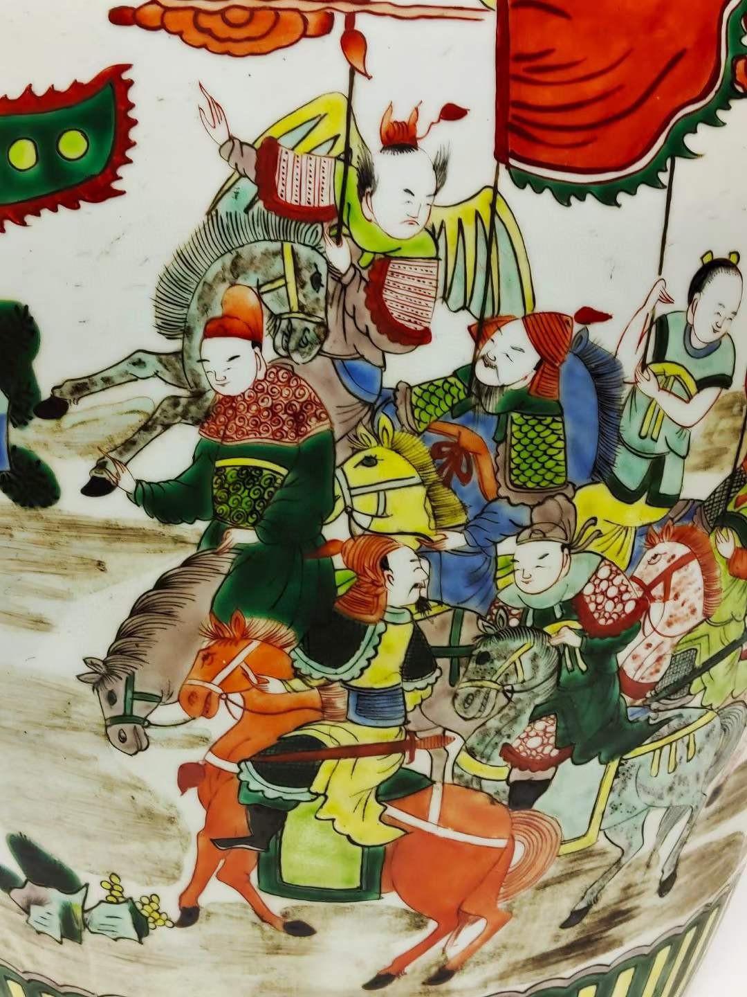 美品.款识“大明嘉靖年制”精工细作满工五彩刀马人物纹罐