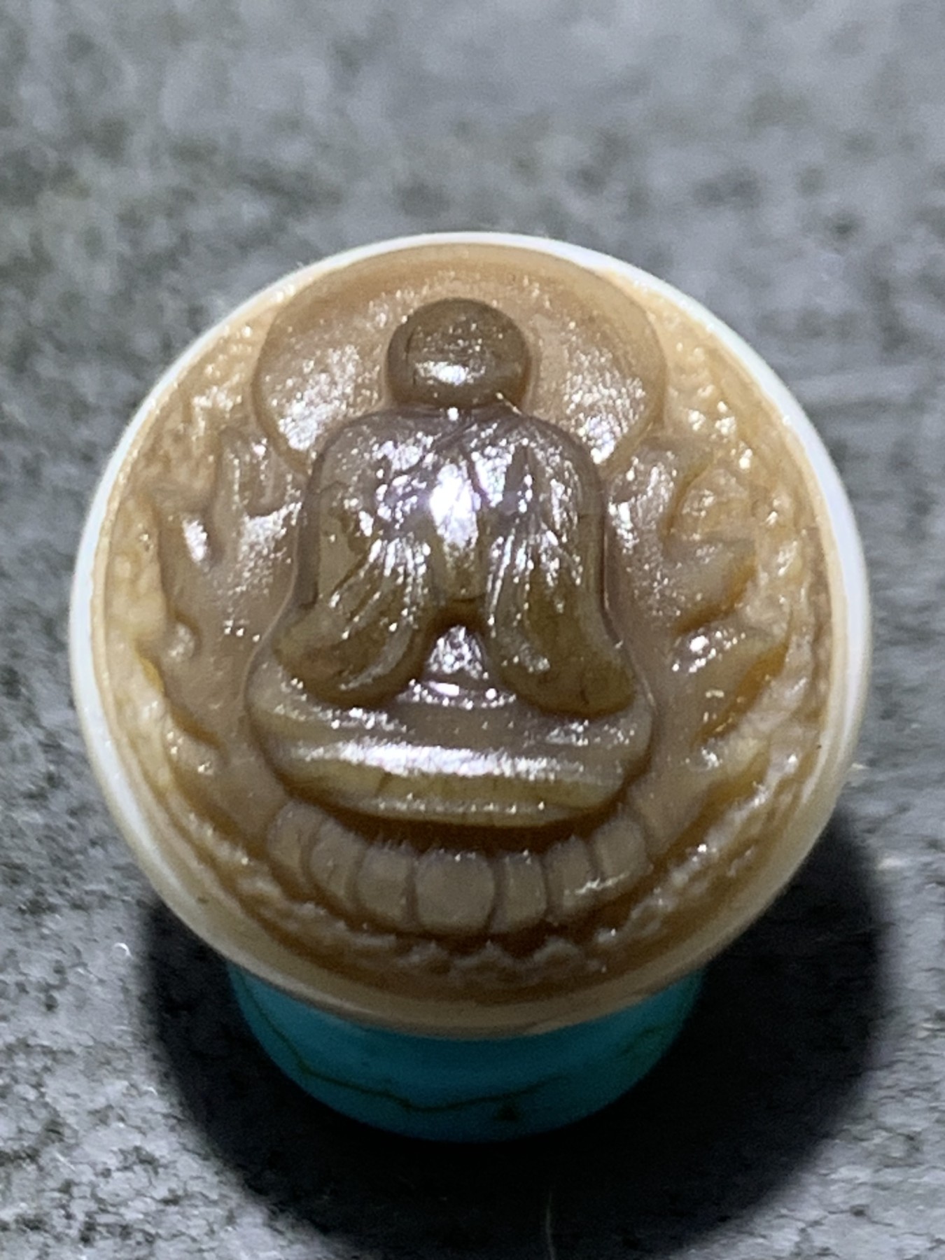 精美高玉化亚光海洋玉髓手工俏色巧雕佛光普照意境圆珠一个！
