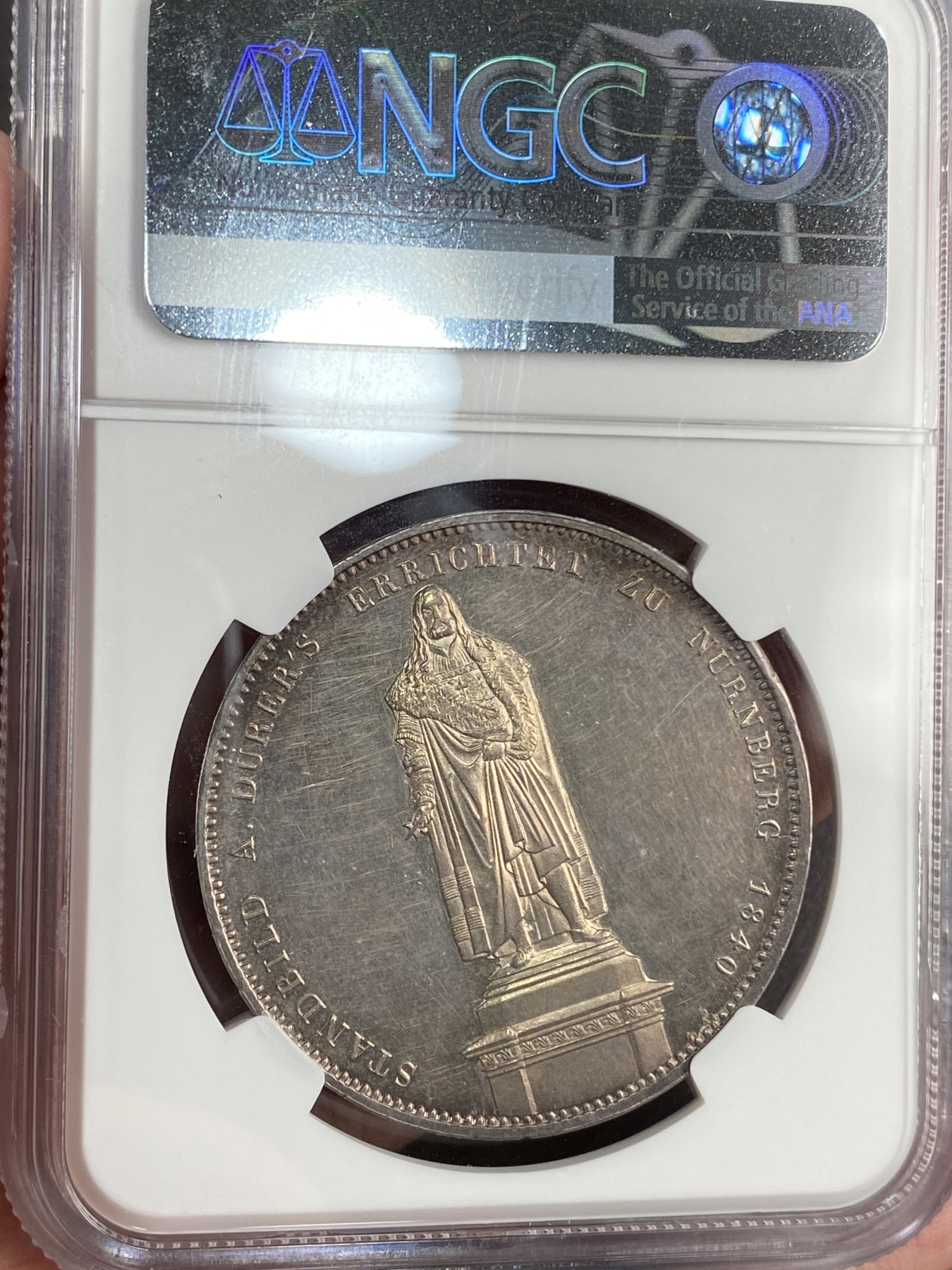 万国钱币拍卖第014期（奢华币宴第一季） NGC UNCD 1840年德国巴伐利亚路德维希一世丢勒纪念雕像2泰勒 无论包浆还是高点此枚都是不可多得的好状态，唯一背面有些许擦拭痕也不影响它出类拔萃的历史泰勒状态