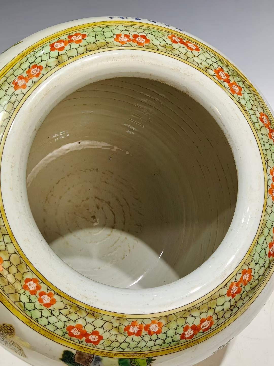 美品·款识“大清康熙年制”精工细作满工五彩通景仕女人物故事纹卷缸。