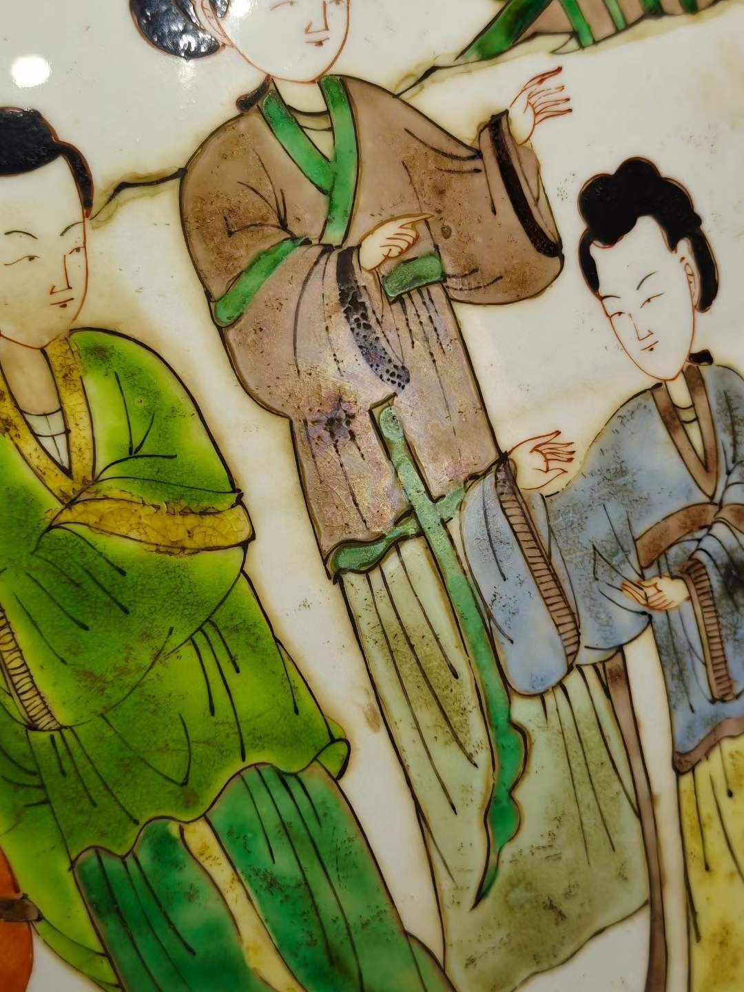 美品·款识“大清康熙年制”精工细作满工五彩通景仕女人物故事纹卷缸。