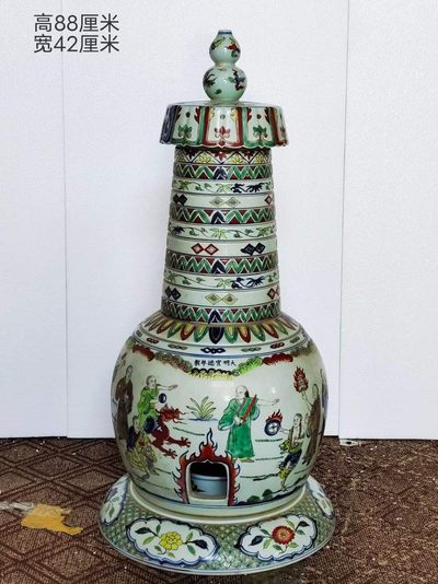 美品重器.款识“大清宣德年制”精工细作满工五彩十八罗汉纹塔式熏炉，器型周正，釉水肥厚光润，成色如图 - 美品重器.款识“大清宣德年制”精工细作满工五彩十八罗汉纹塔式熏炉，器型周正，釉水肥厚光润，成色如图