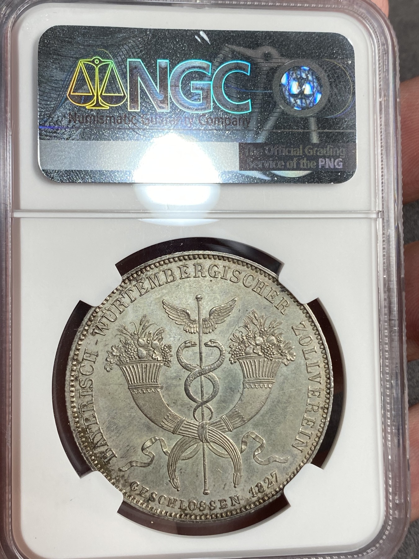 万国钱币拍卖第014期（奢华币宴第一季） NGC MS62 1827年德国巴伐利亚路德维希一世海关条约纪念大泰勒 如果不是年代久远 包浆遮盖光泽 那这枚泰勒可能与它刚离开铸币厂的样子非常相似，来自国内著名外币藏家