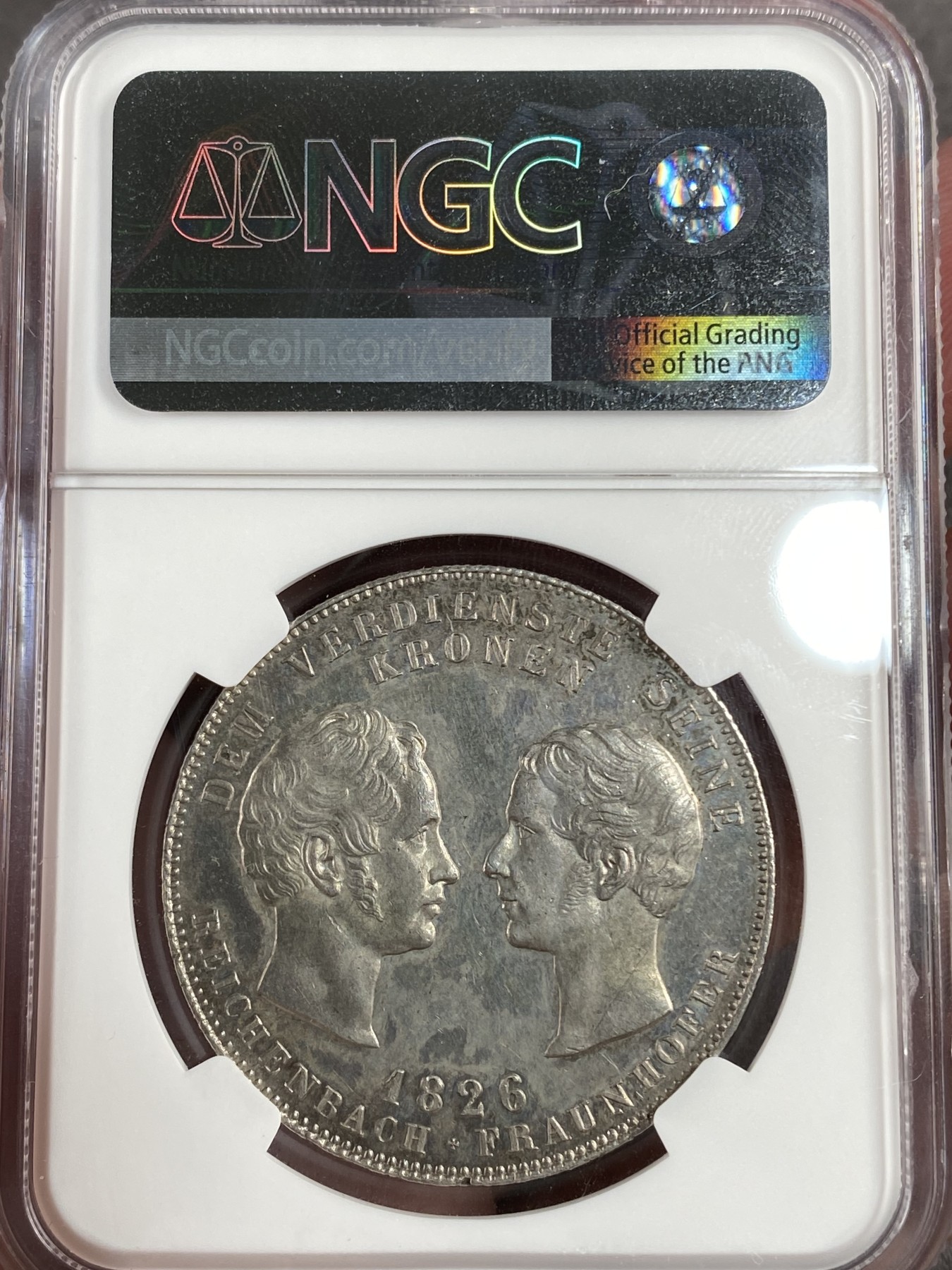 万国钱币拍卖第014期（奢华币宴第一季） NGC MS62 1826年德国巴伐利亚路德维希一世纪念两位杰出科学家纪念大泰勒 1826年巴伐利亚赖兴巴赫和夫琅禾费相继去世，这是王国极大的损失，路德维希发型此纪念泰勒边齿铭文：为有功者献上桂冠