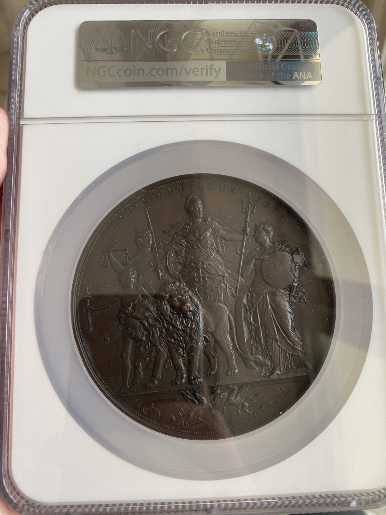 万国钱币拍卖第014期（奢华币宴第一季） NGC MS63 英国1887年维多利亚登基50周年纪念铜章，沙夫作品，雕刻精美异常，稀少品种。