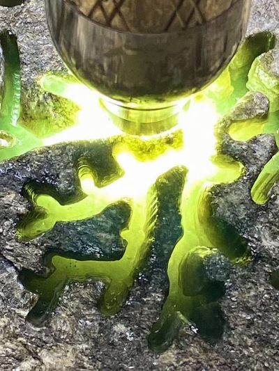 AF-FQ006    6.3公斤老敞口莫西沙开窗冰晴手镯料，整个料子无裂，品相完美，打灯冰透，可玩冰晴手镯的料哦，性价比高高，喜欢的朋友速秒， AF-FQ006    6.3公斤老敞口莫西沙开窗冰晴手镯料，整个料子无裂，品相完美，打灯冰透，可玩冰晴手镯的料哦，性价比高高，喜欢的朋友速秒，