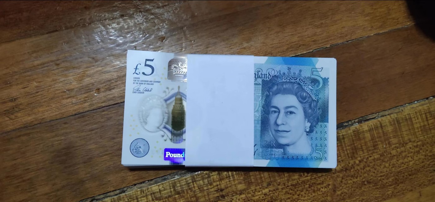 【20230823】非全新纸币第六十场 英国5镑塑料钞全新品相100张整刀，非百连号