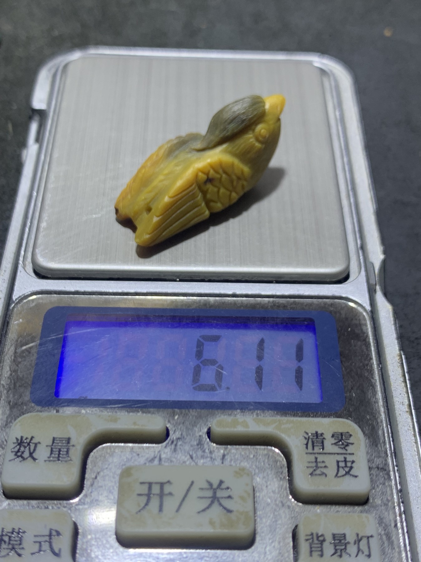 精美亚光战国红玛瑙手工雕刻小鸟冲破云霄吊坠一个，