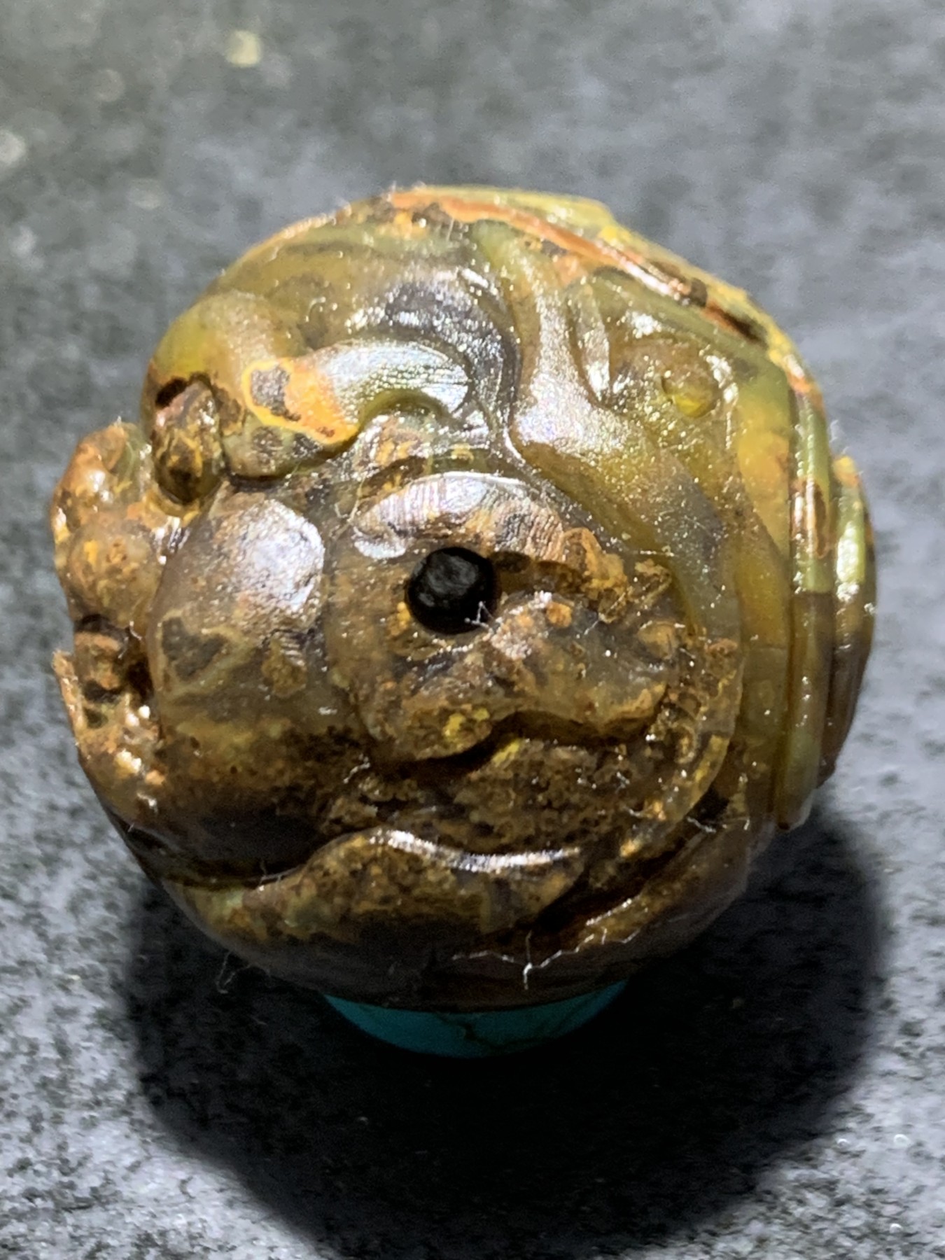 精美冻料战国红玛瑙亚光手工雕刻古兽圆珠一颗！