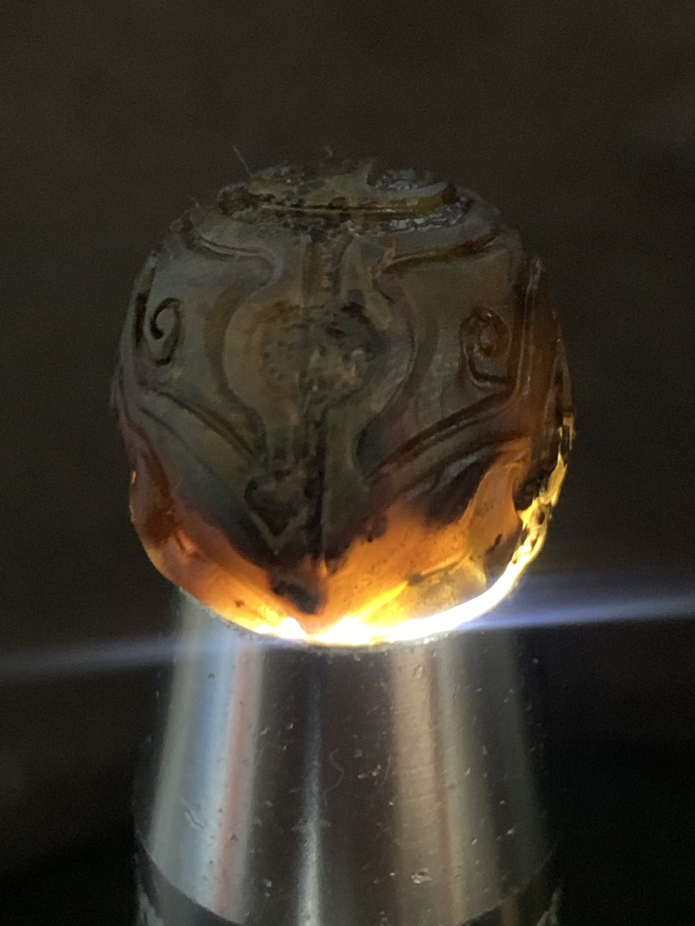 精美冻料战国红玛瑙亚光手工雕刻古兽圆珠一颗！