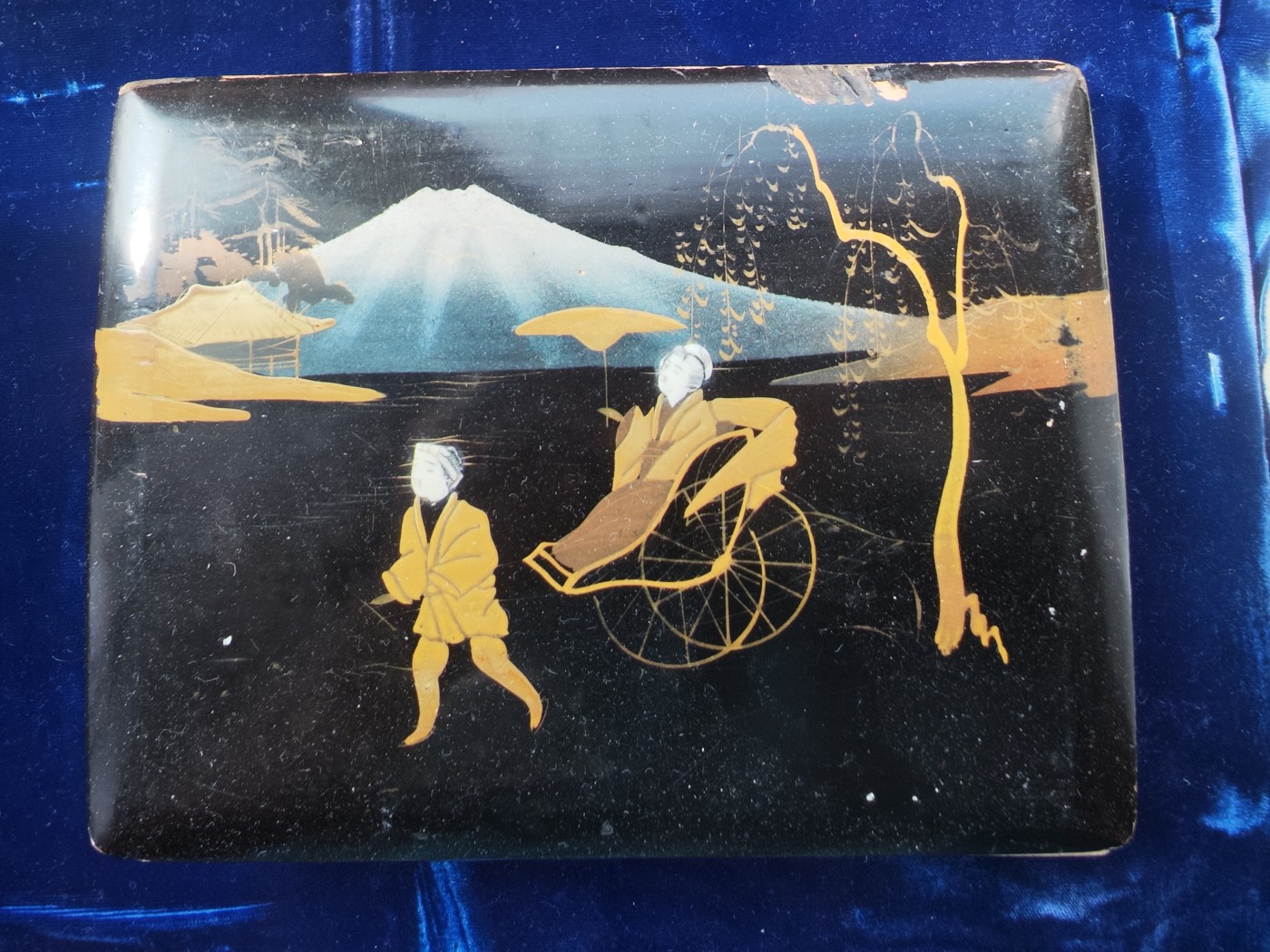 世界精品徽章收藏拍卖-七夕专场 帝德海军士兵相册一本，这个拍品和之后的两个日记属于同一个主人，里面一共有十几张照片，基本上都是1900年庚子国难中在中国拍摄