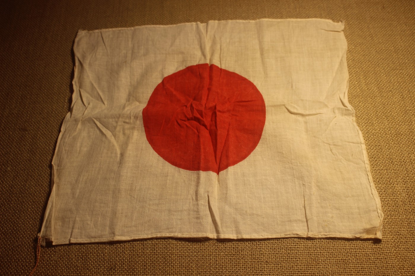 战时日丸旗，棉麻材质，尺寸约35x28cm 