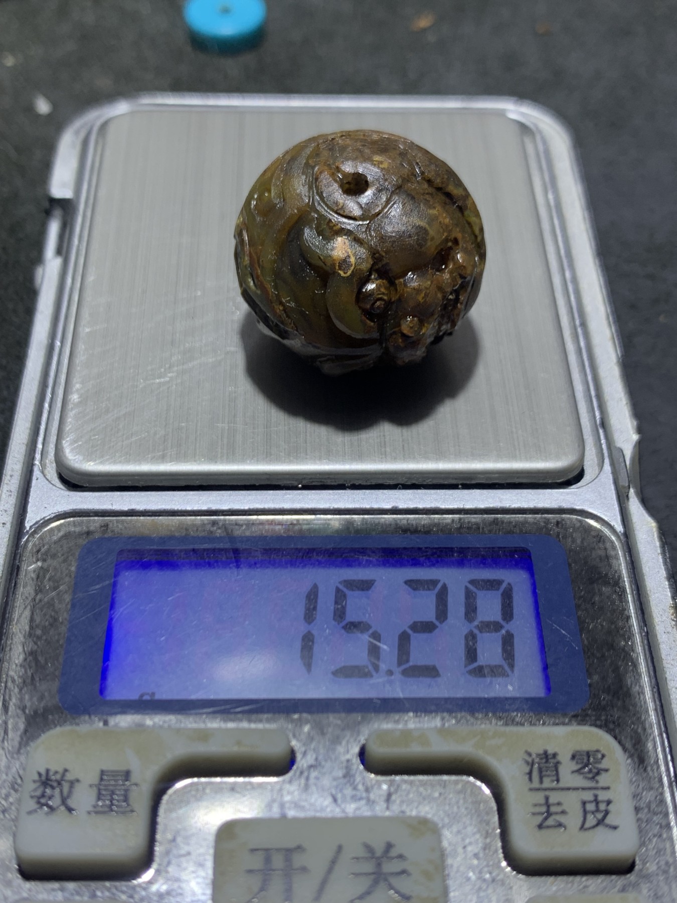 精美冻料战国红玛瑙亚光手工雕刻古兽圆珠一颗！