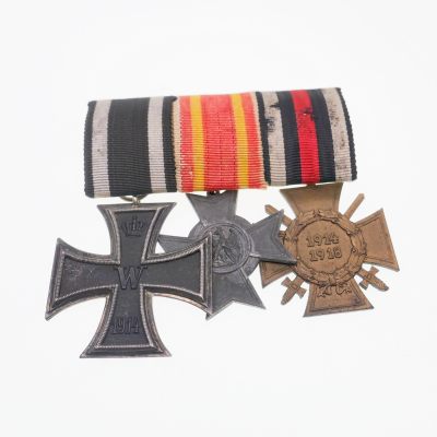 勋章奖章交易所2023.8.26拍卖 - 德国一战奖章联排，包含2级铁十字、巴登战功（稀少）、兴登堡十字