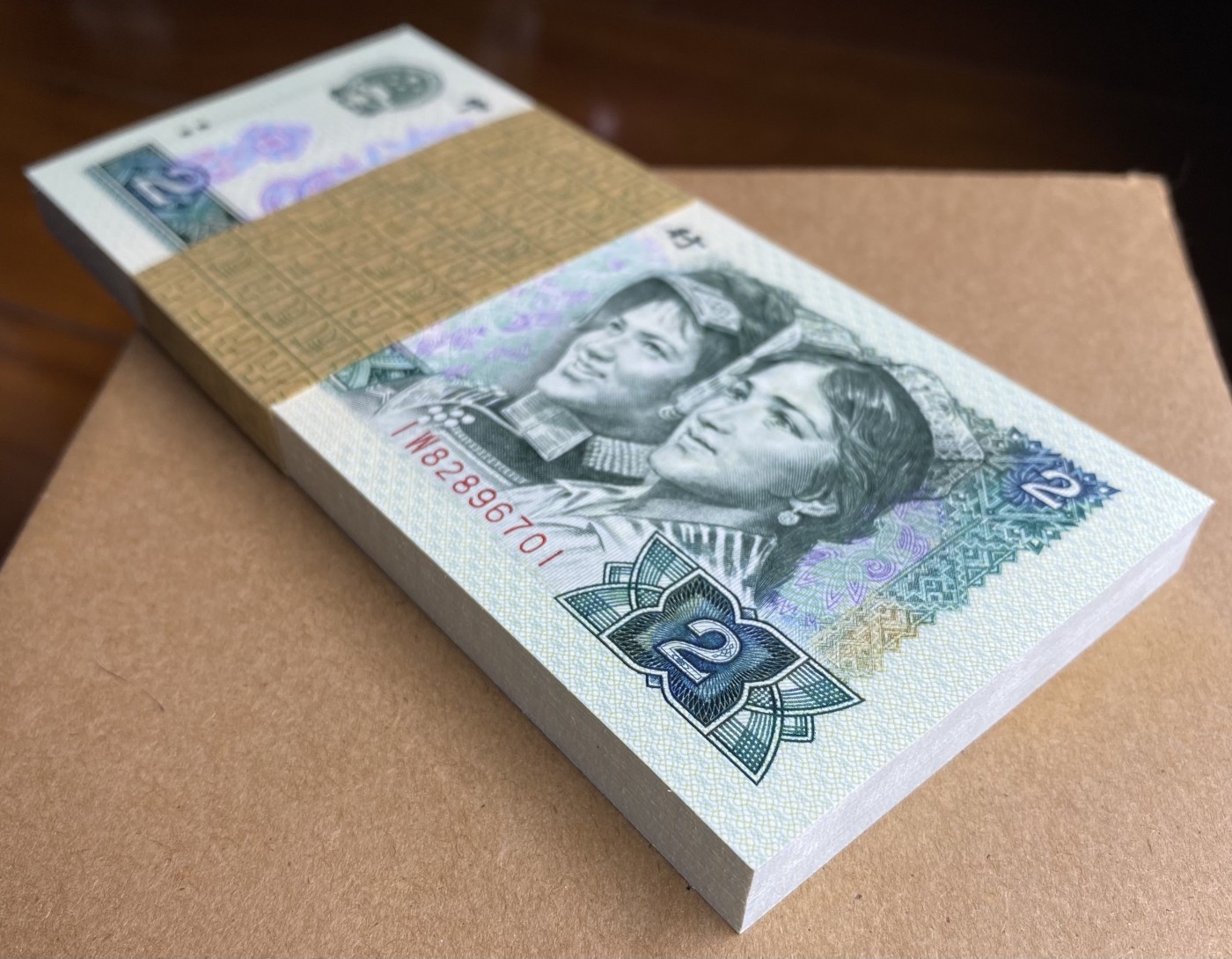 大黄蜂拍卖第79期 802绿钻裸币刀货，IW82896701百连，绝品无斑，最后一张倒置号