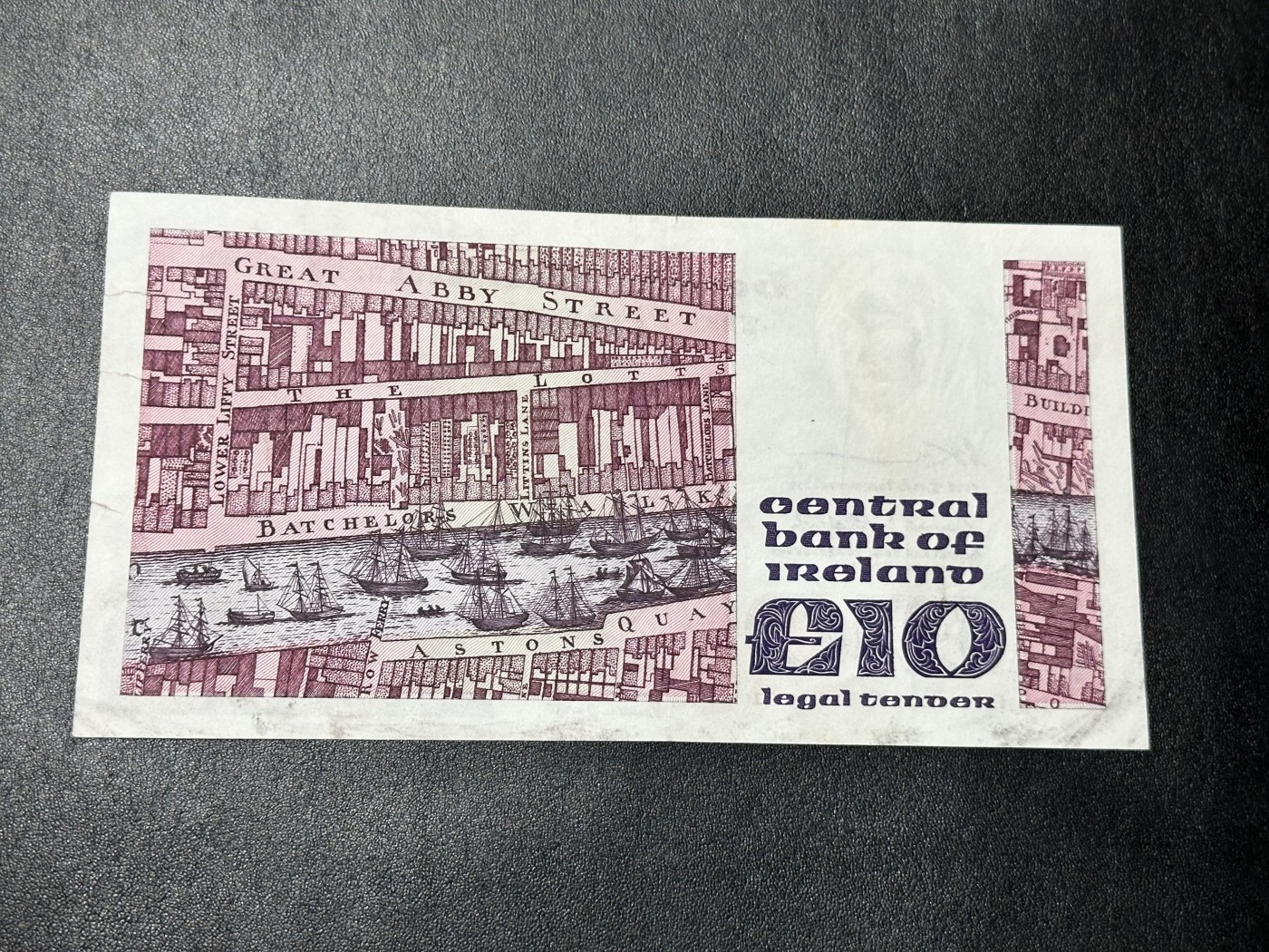 《外钞收藏家》第三百三十期 1981年爱尔兰10镑 有4个小裂口 品相如图