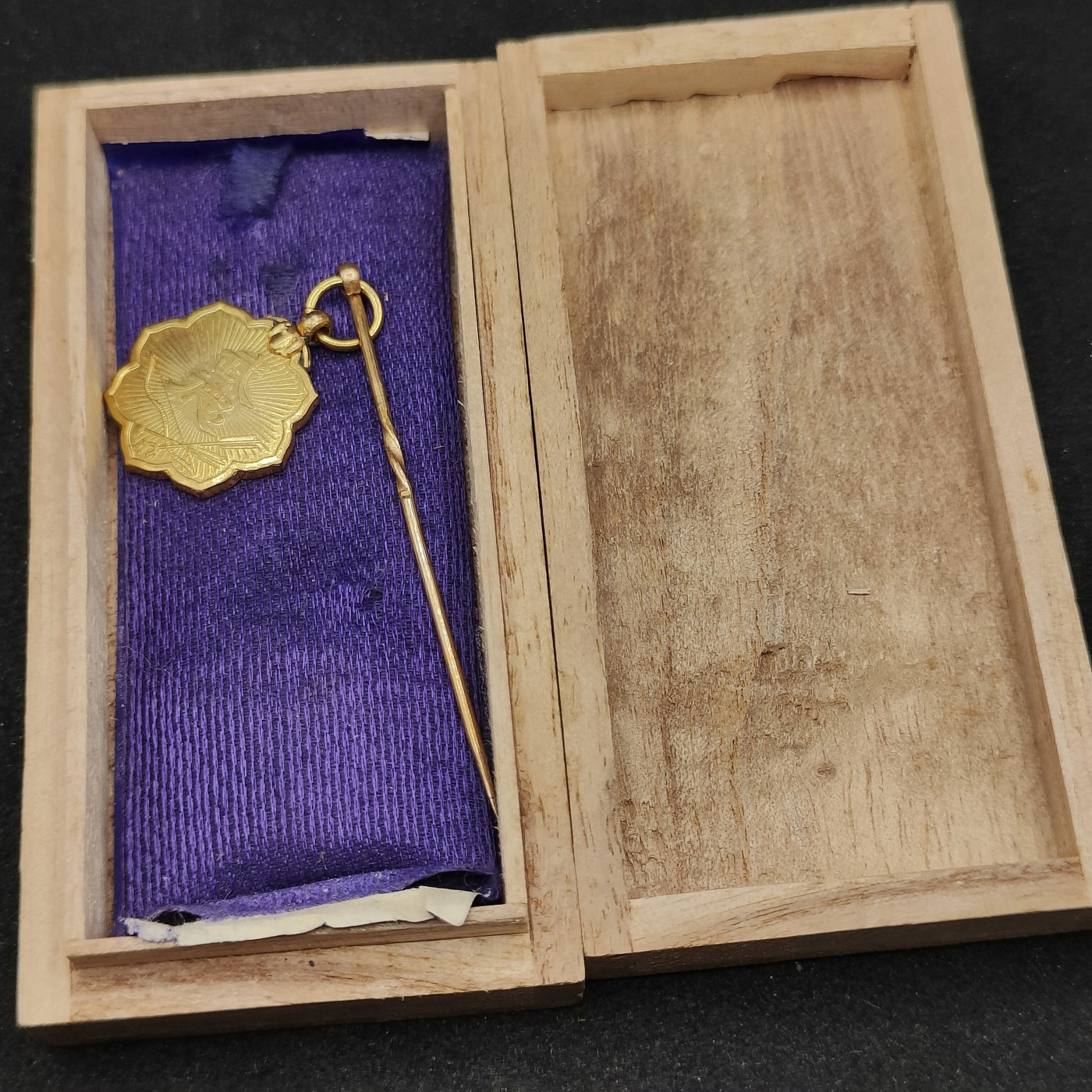 全场0元起拍 第85期 咸鱼国勋章拍卖专场 8月27日（周日）下午6：00开始 日本战前武德会徽章