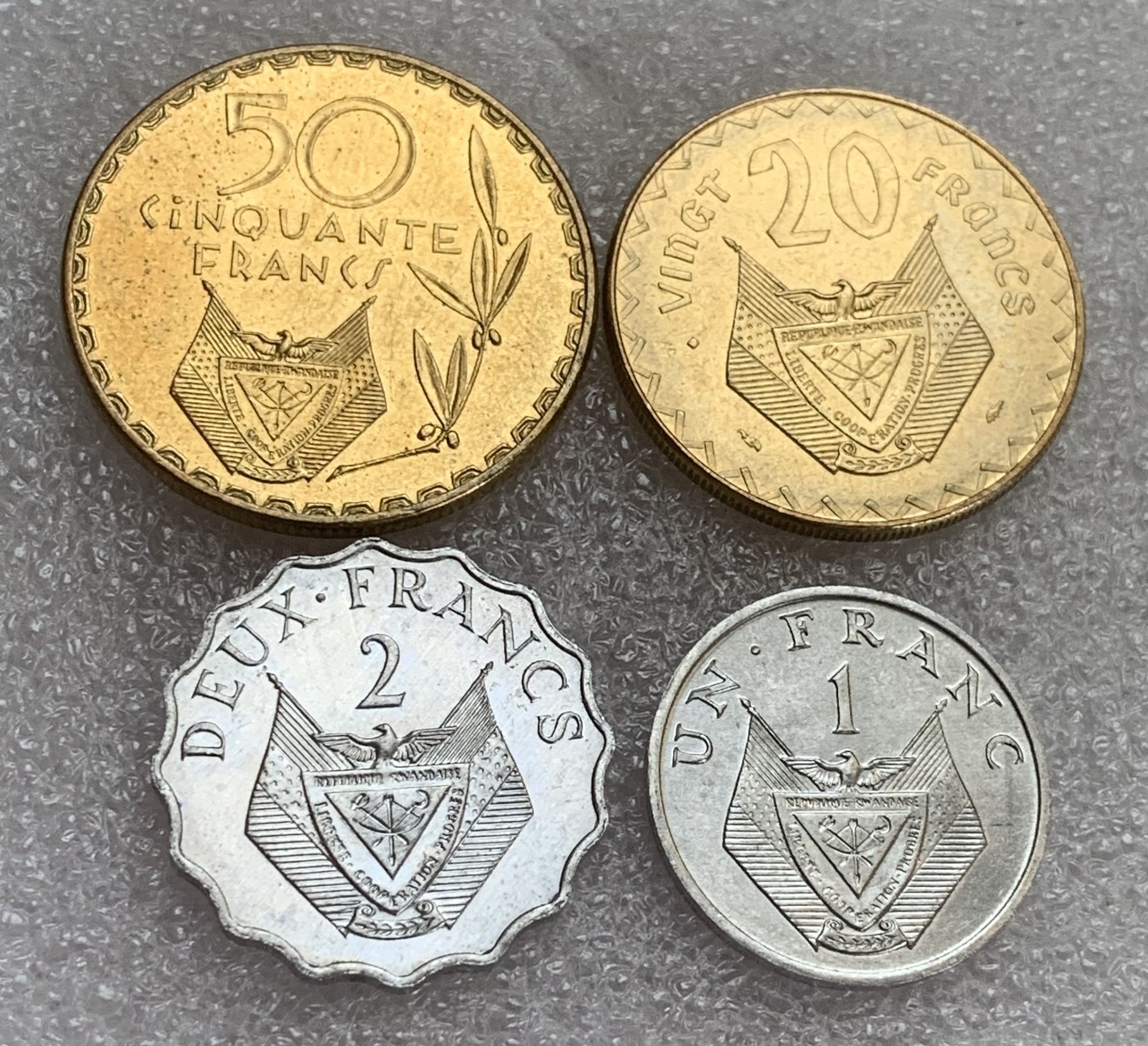 瓶子🏺第106期拍卖会  卢旺达1969年至1977年1法郎至20法郎 4枚 套币 好品相