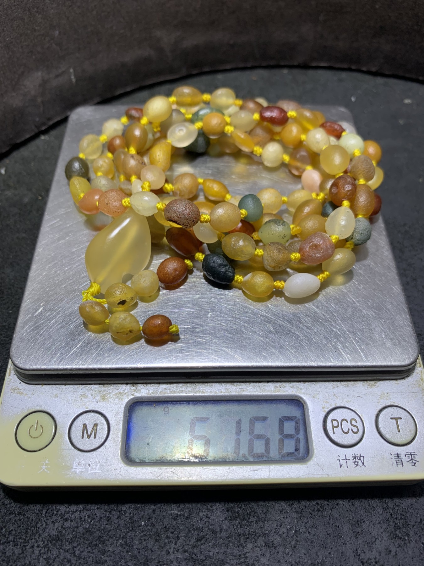 精美天然阿拉善108彩珠玛瑙项链(手串)一条，
