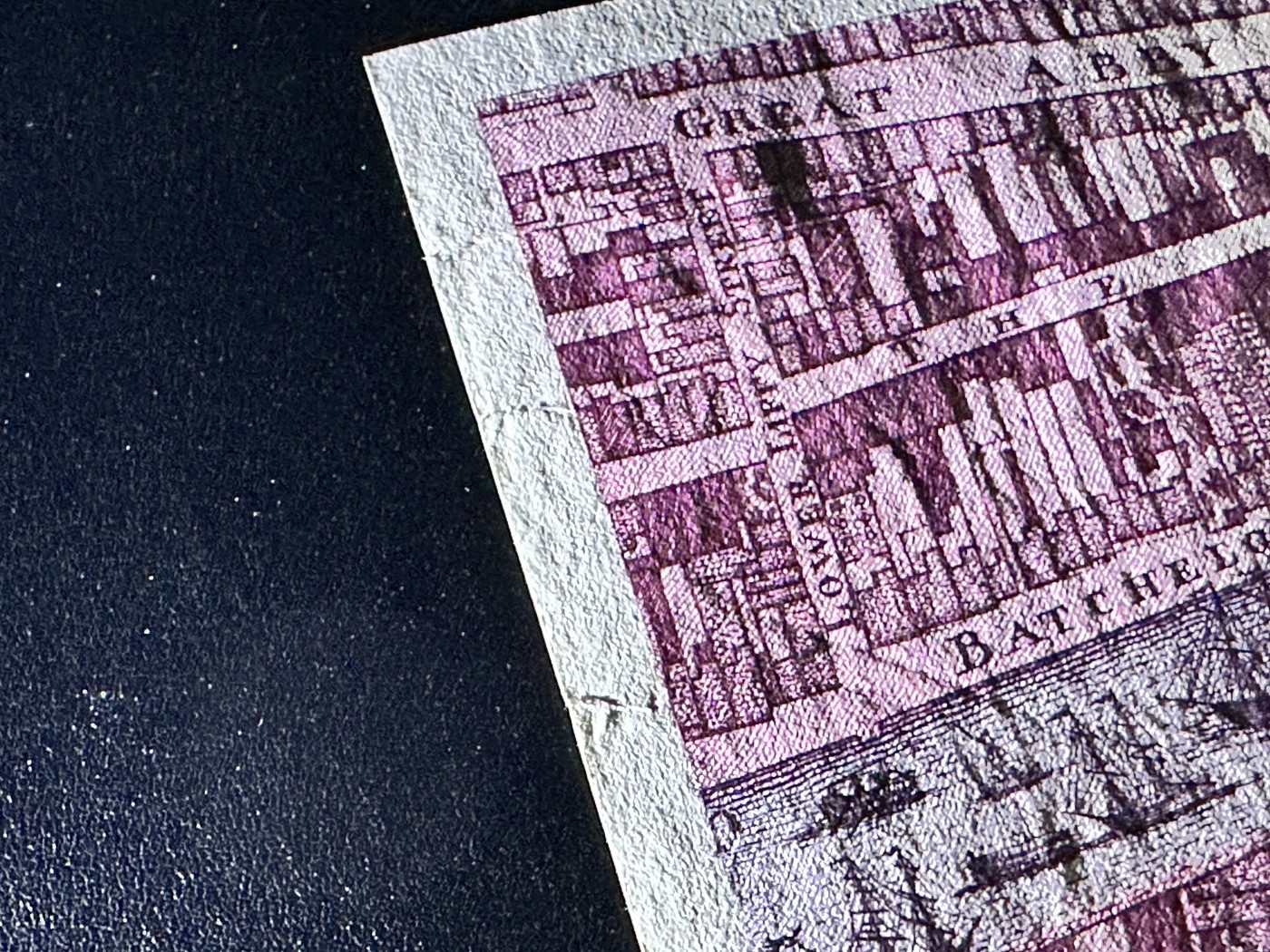 《外钞收藏家》第三百三十期 1981年爱尔兰10镑 有4个小裂口 品相如图