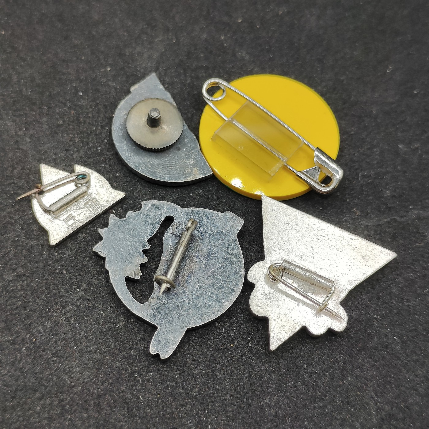 全场0元起拍 第85期 咸鱼国勋章拍卖专场 8月27日（周日）下午6：00开始 日本徽章五个