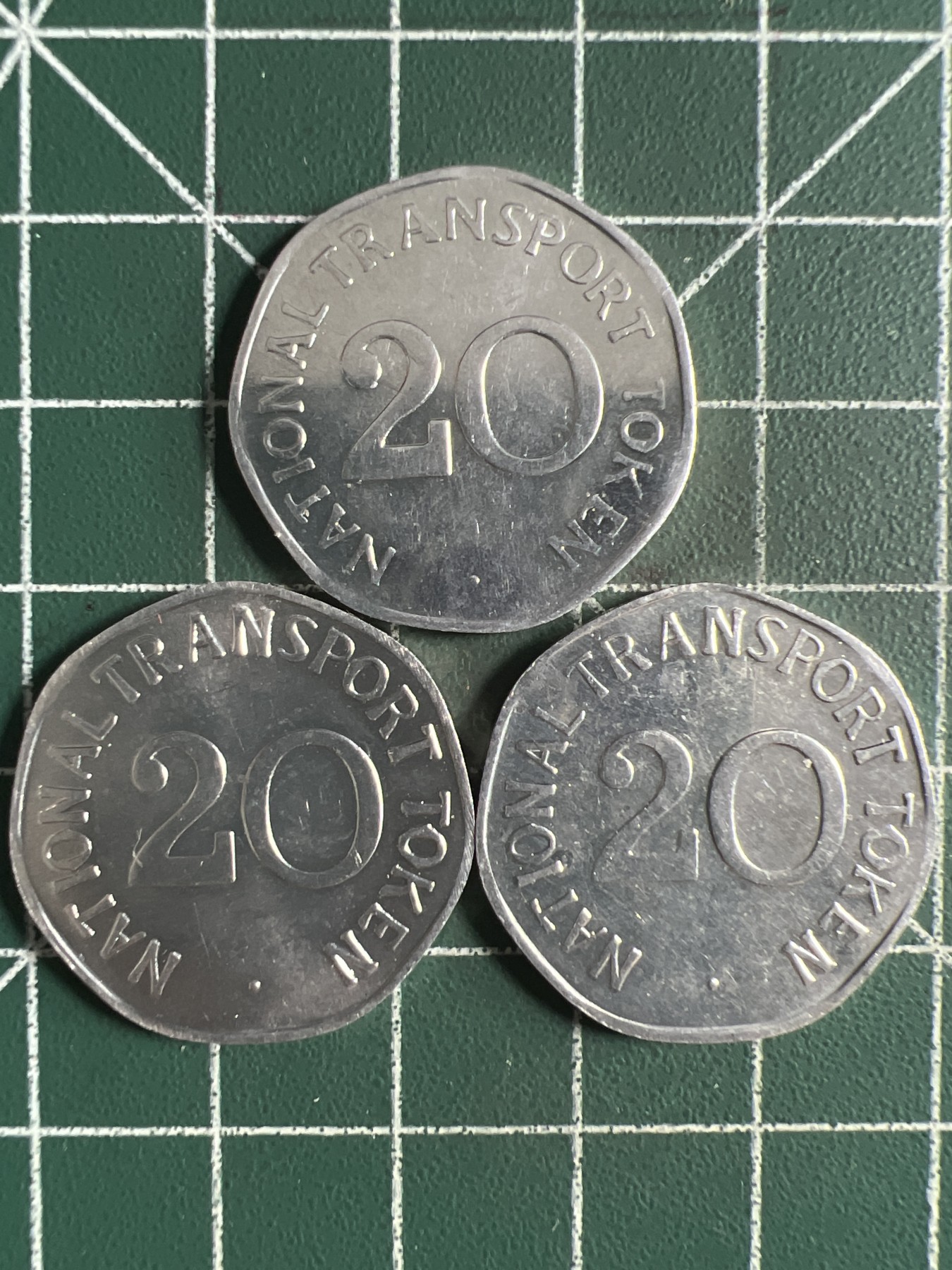 第389期 硬币币专场 （无押金，捡漏，全场20包邮，偏远地区除外，接收代拍业务） 英国20便士电车代用币3枚不同