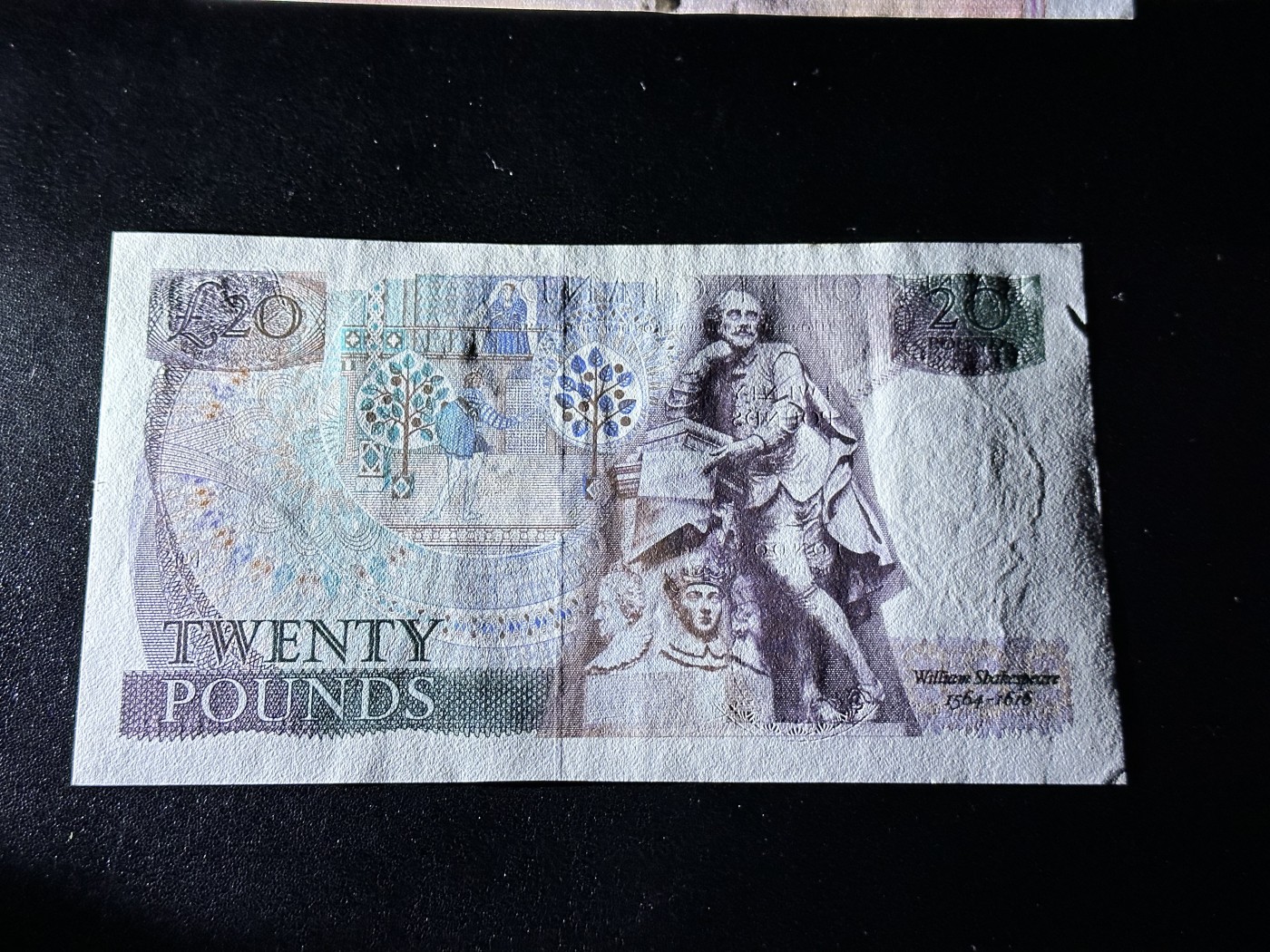 《外钞收藏家》第三百三十期 荧光D序列20镑 UNC-边角轻微痕 轻微荧光反应