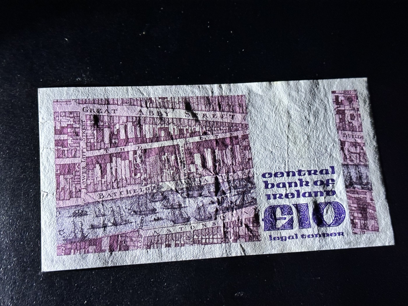 《外钞收藏家》第三百三十期 1981年爱尔兰10镑 有4个小裂口 品相如图