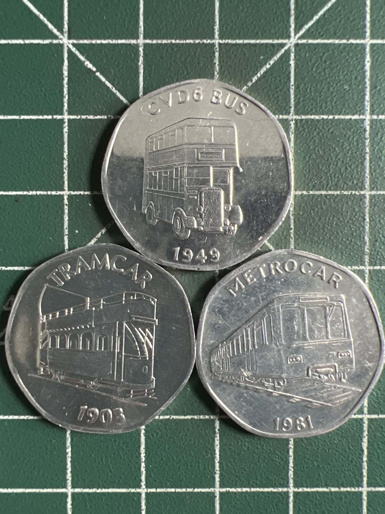 第389期 硬币币专场 （无押金，捡漏，全场20包邮，偏远地区除外，接收代拍业务） 英国20便士电车代用币3枚不同