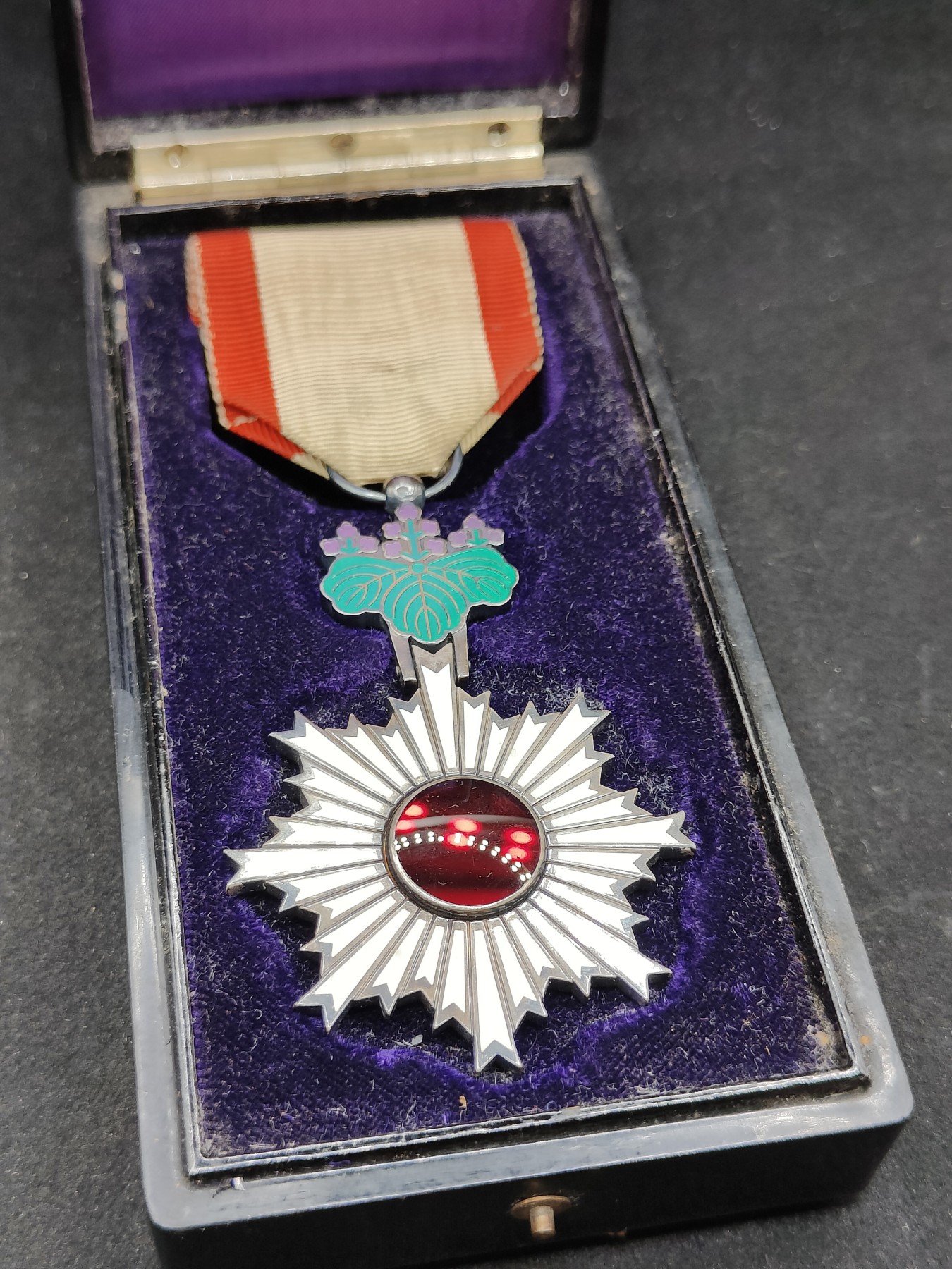 全场0元起拍 第85期 咸鱼国勋章拍卖专场 8月27日（周日）下午6：00开始 日本六等旭日章 银制带盒