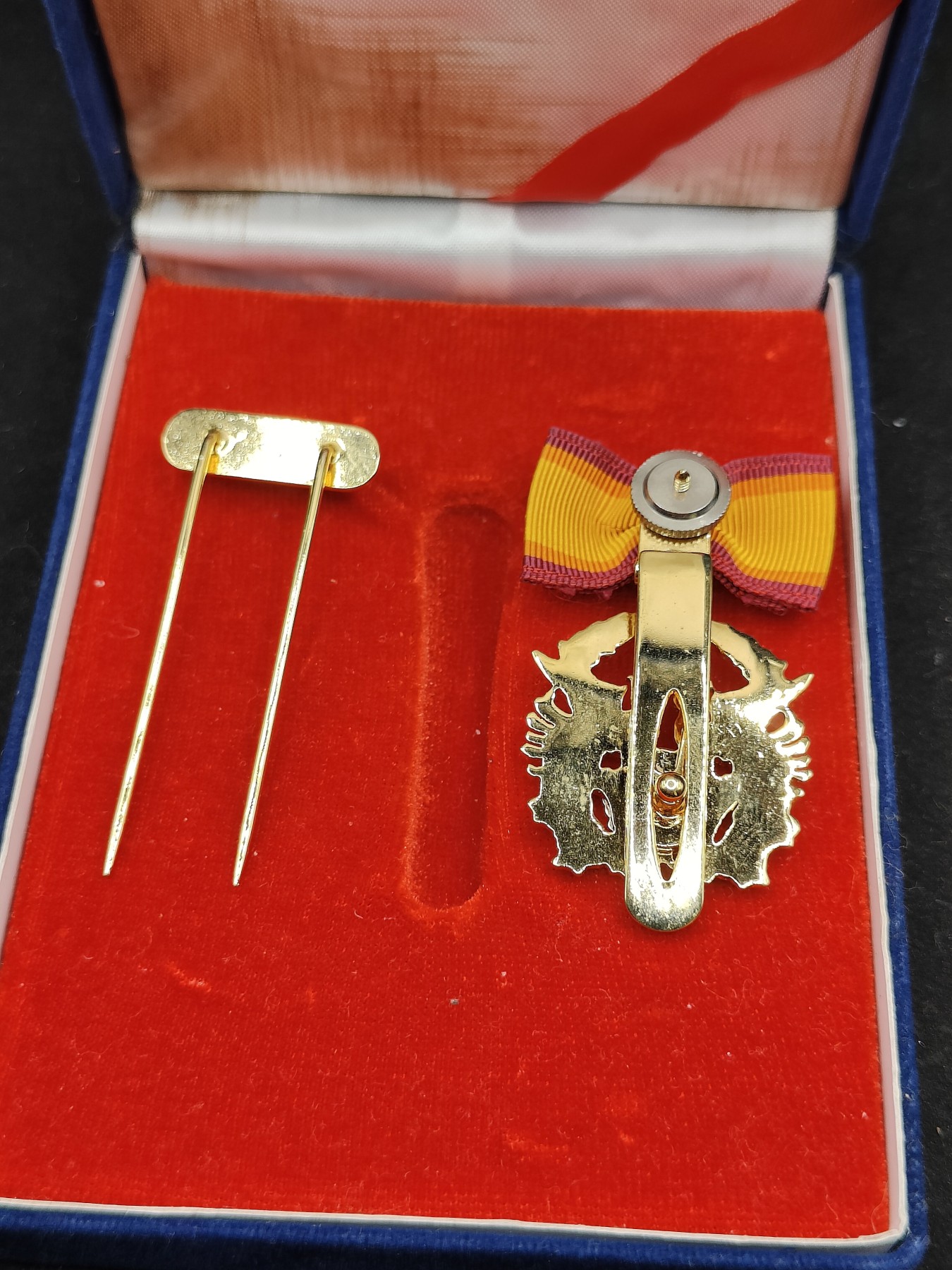 全场0元起拍 第85期 咸鱼国勋章拍卖专场 8月27日（周日）下午6：00开始 高级荣誉 韩国总统表彰带盒